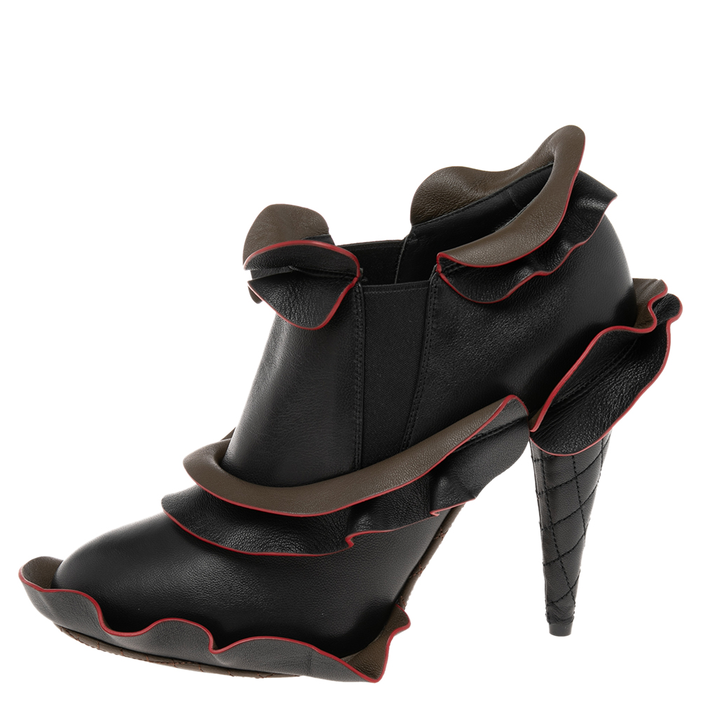 

Fendi Black Leather Flower Booties Size