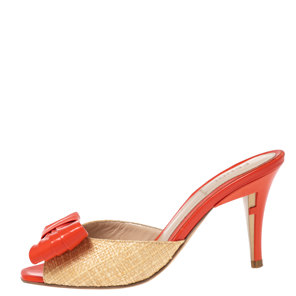 

Fendi Beige/Orange Raffia and Patent Leather Bow Slide Sandals Size