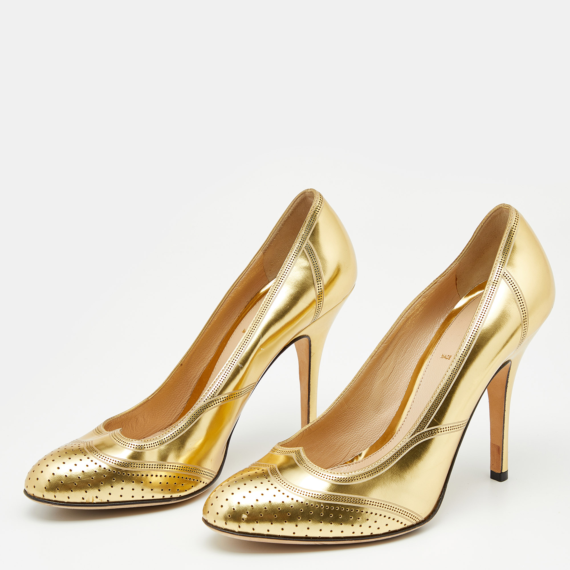 

Fendi Metallic Gold Perforated Leather Round Toe Pumps Size