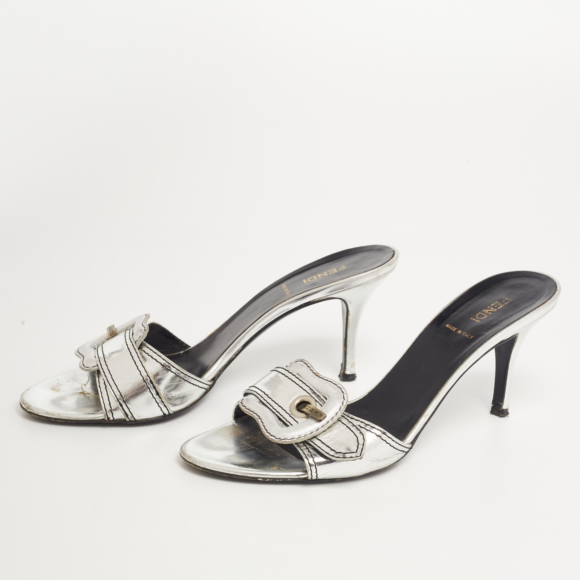 

Fendi Silver Leather B Buckle Slide Sandals Size