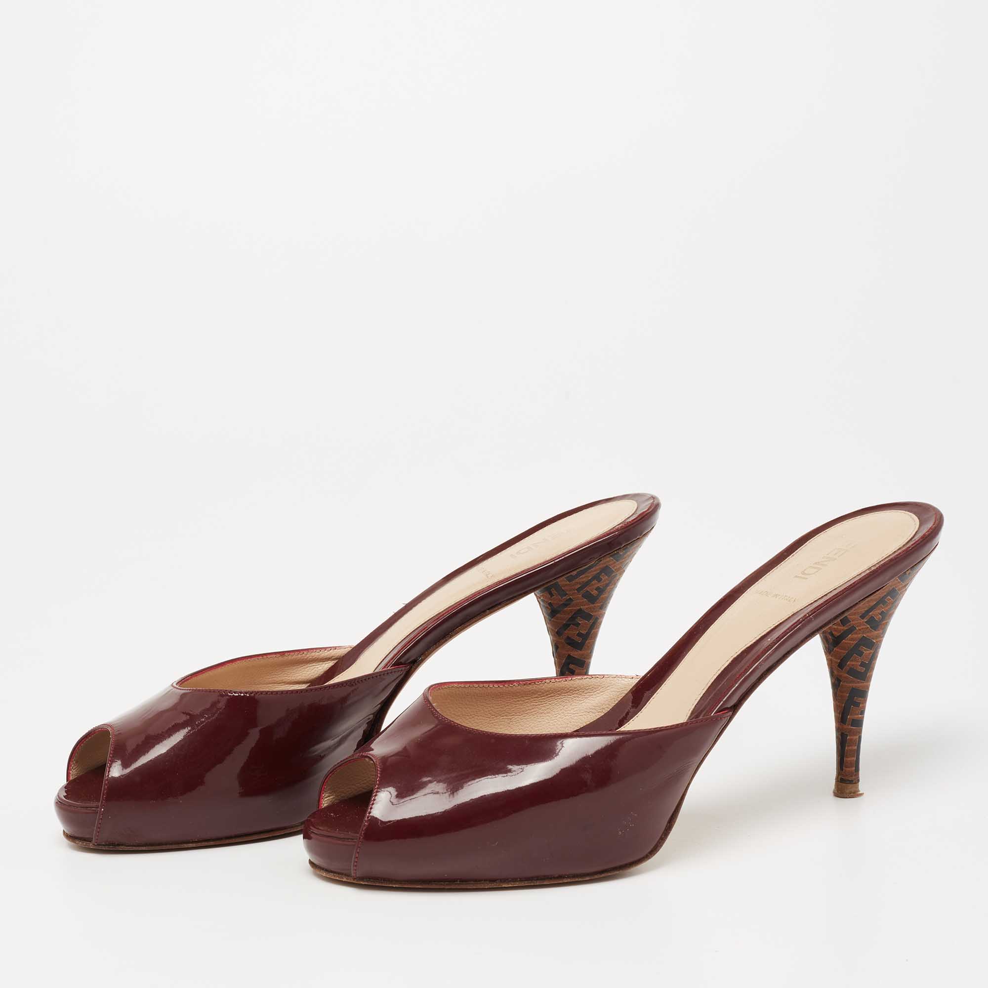 

Fendi Burgundy Patent Leather FF Super Star Peep-Toe Slide Sandals Size