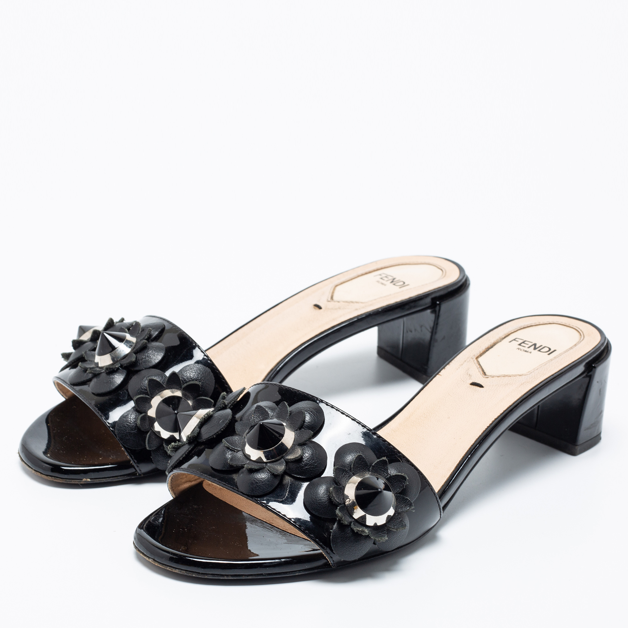 

Fendi Black Patent Leather Flower Embellished Open Toe Slide Sandals Size