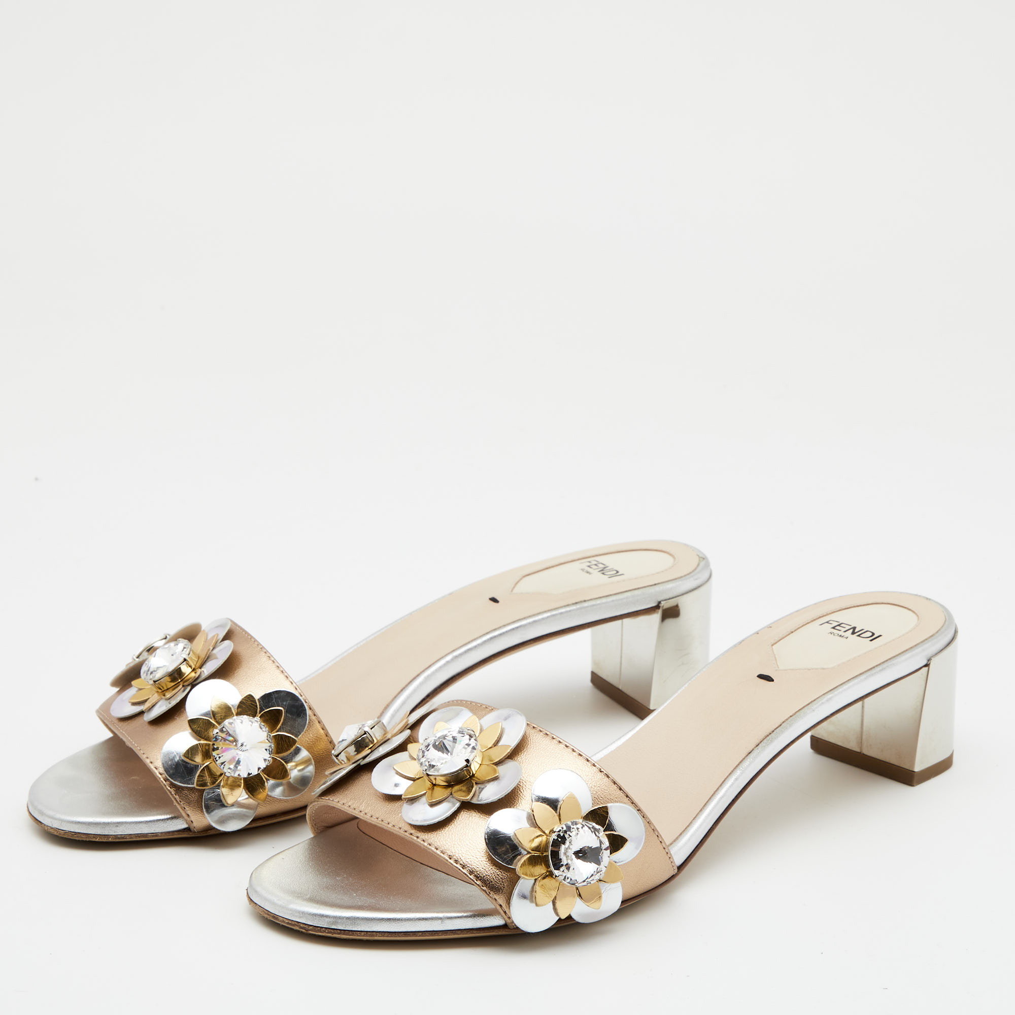 

Fendi Metallic Bronze/Silver Leather Flowerland Sandals Size, Multicolor