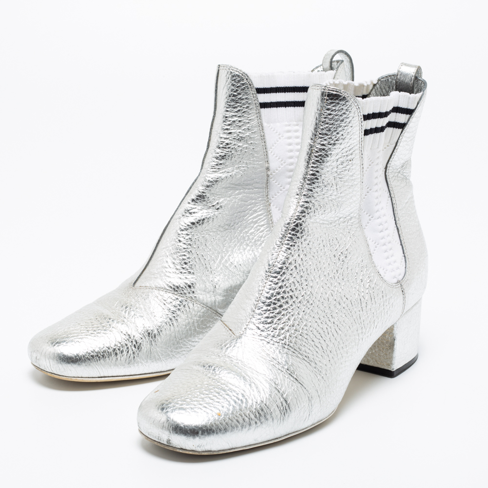 

Fendi Metallic Silver Leather Block Heel Ankle Booties Size