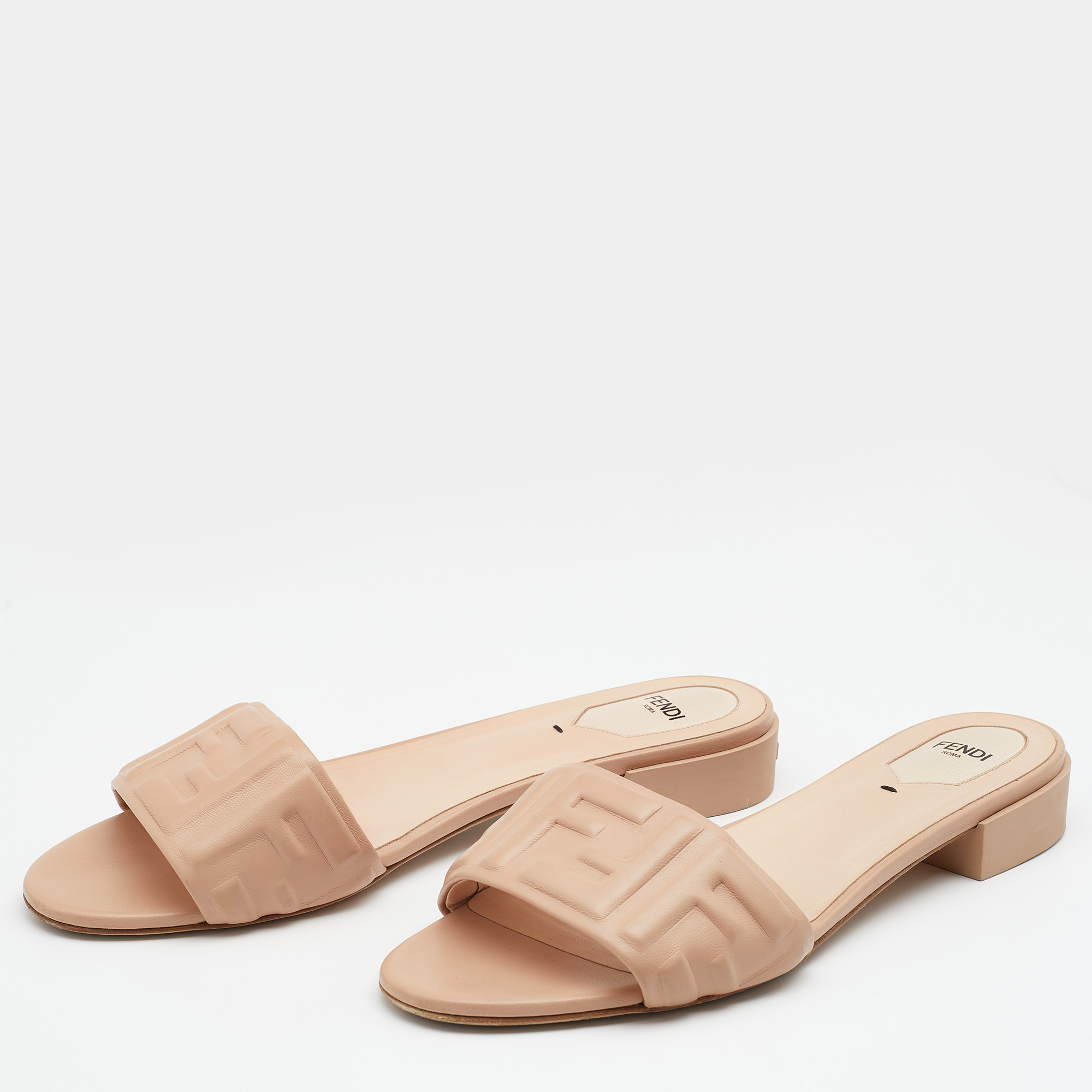 

Fendi Pink Leather Debossed Logo Slide Sandals Size