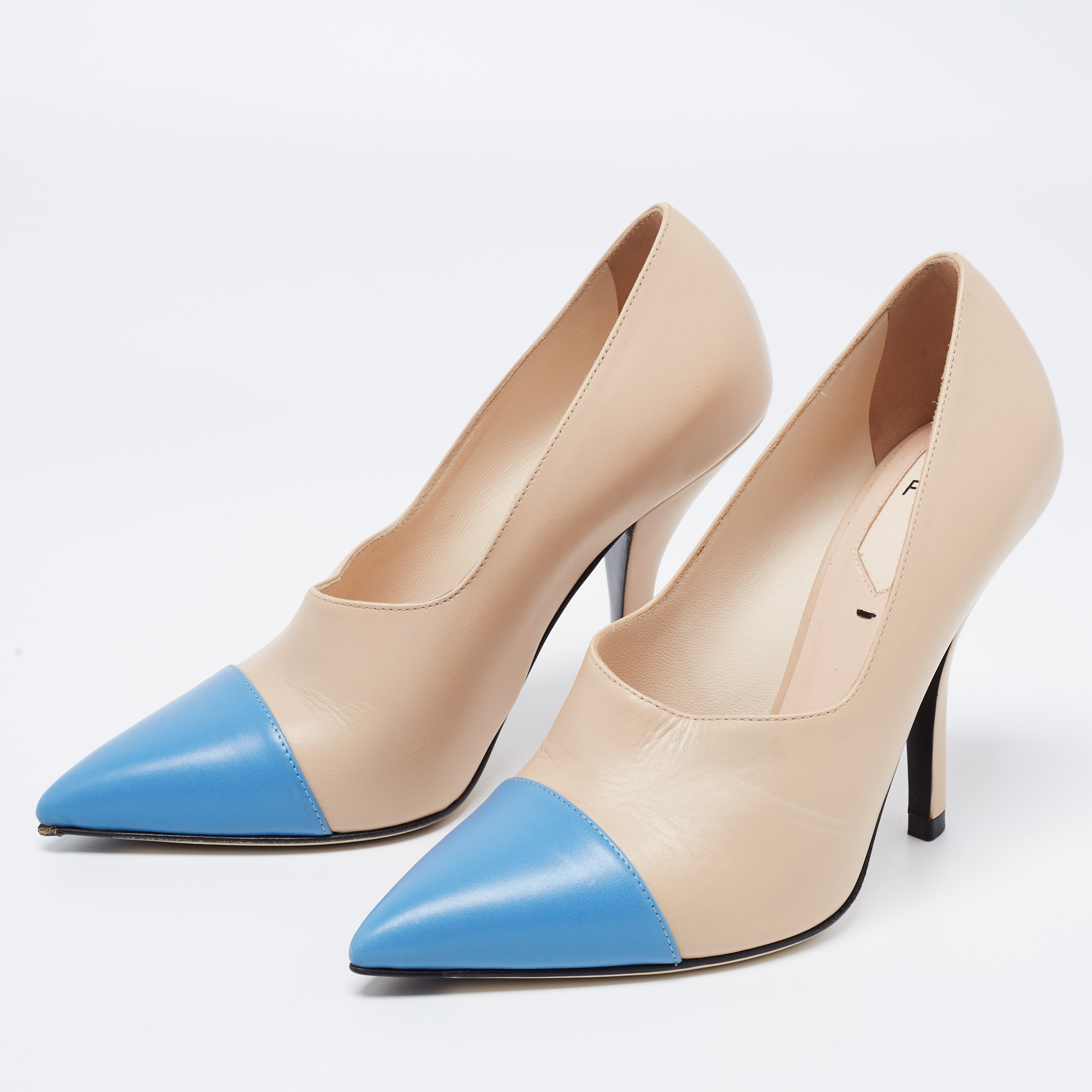 

Fendi Beige/Blue Leather Pointed Toe Pumps Size
