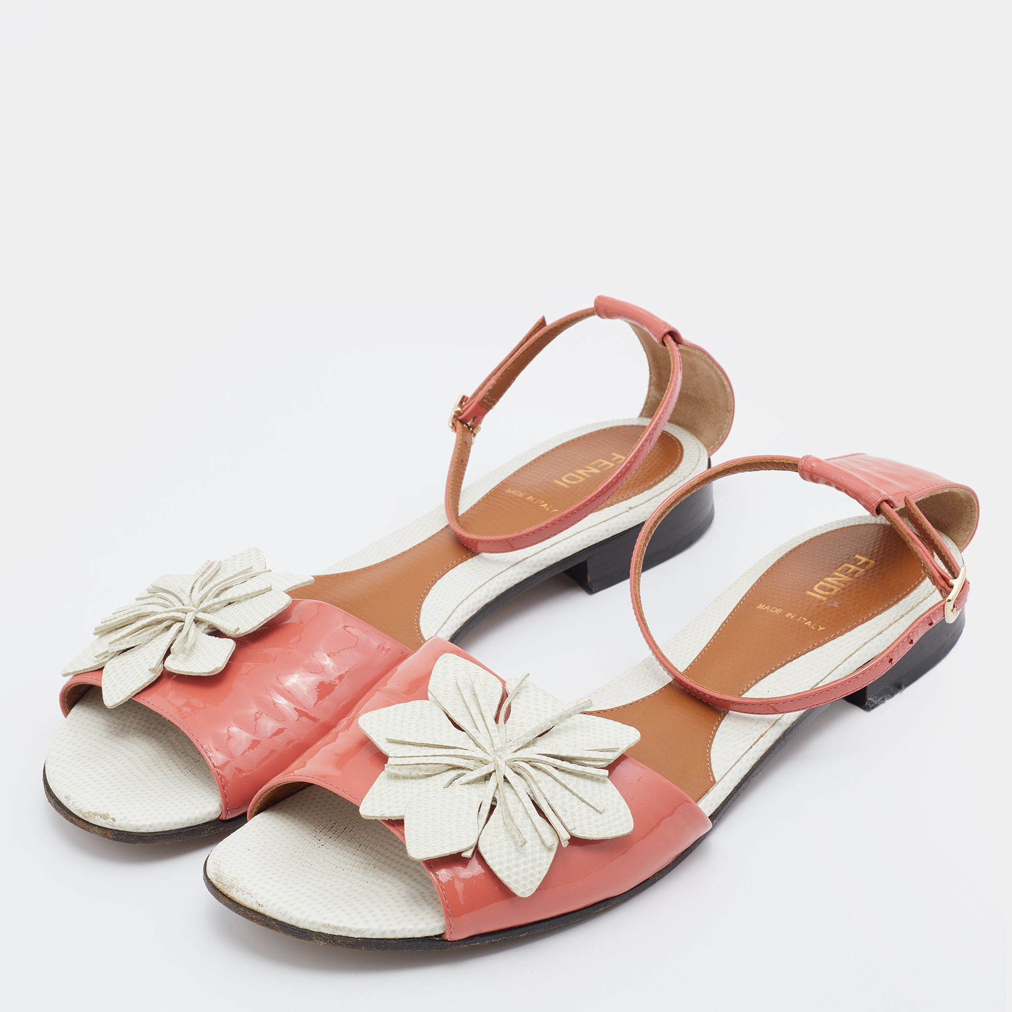 

Fendi Coral/White Lizard And Patent Leather Applique Flower Ankle Strap Flat Sandals Size, Orange