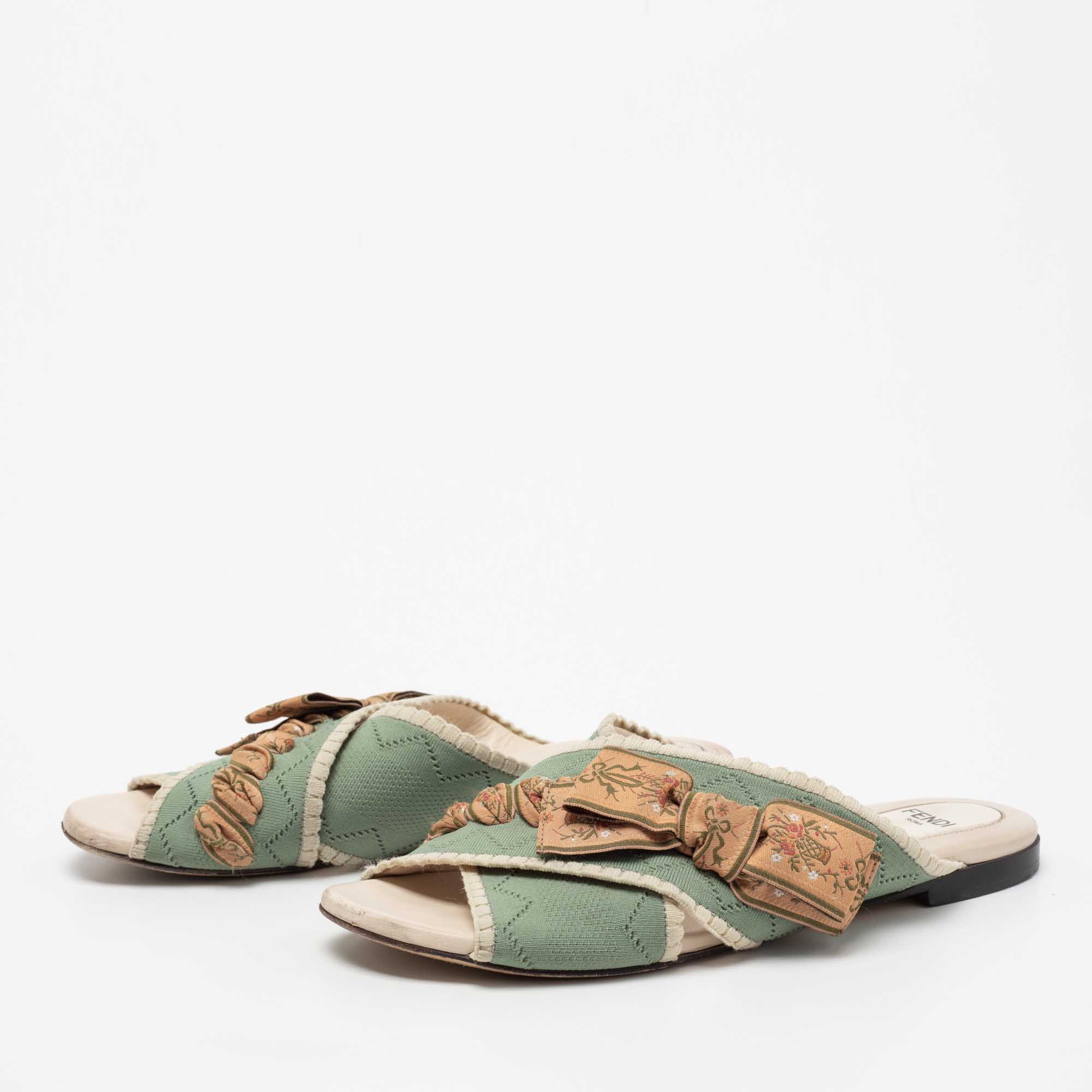 

Fendi Mint Green Knit Fabric Bow Cross Strap Flat Slides Size