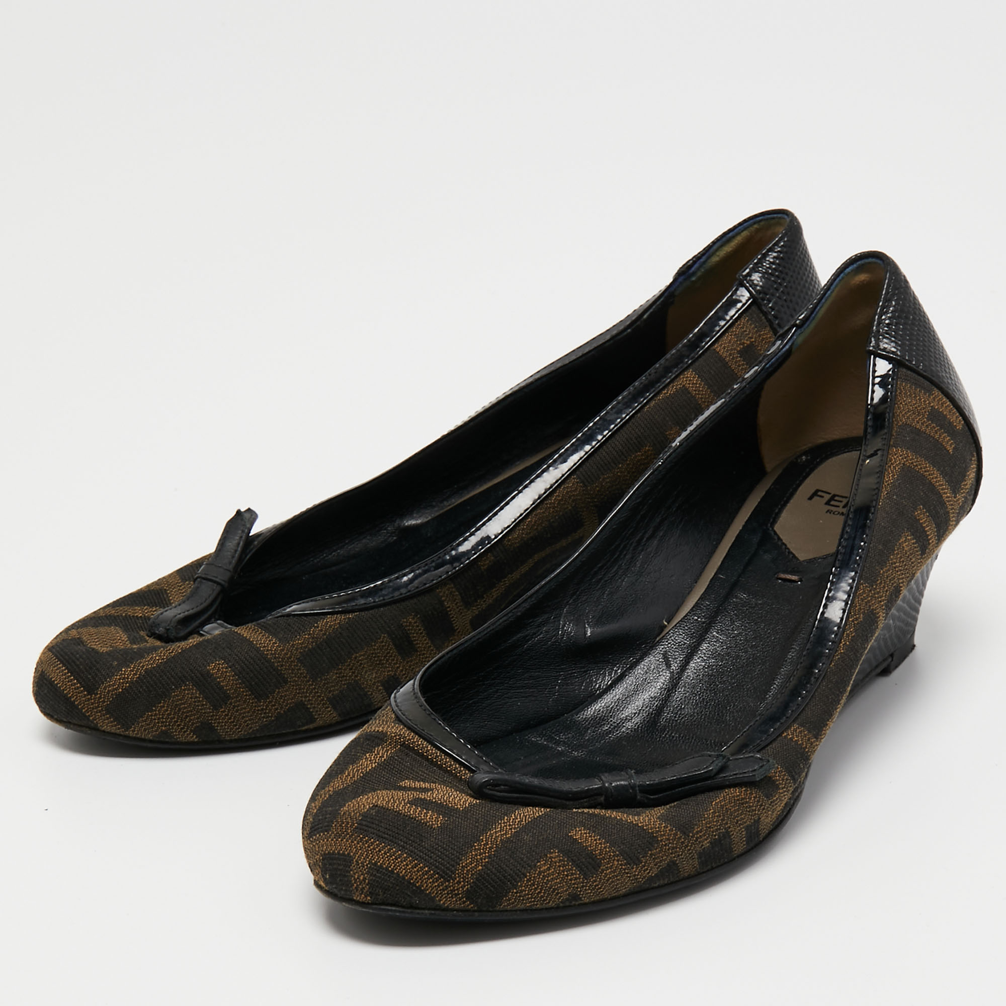 

Fendi Tobacco Zucca Canvas Bow Round Toe Wedge Pumps Size, Beige