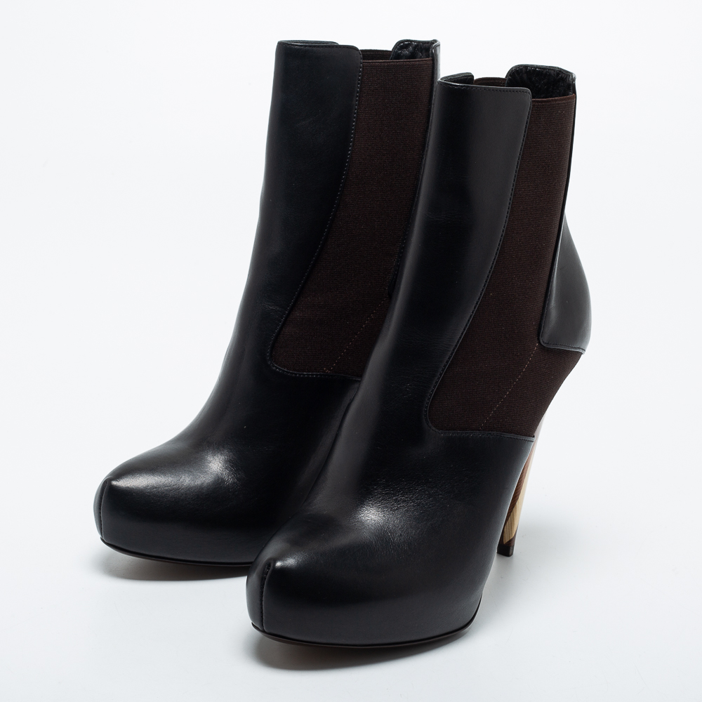 

Fendi Black Leather Ankle Boots Size