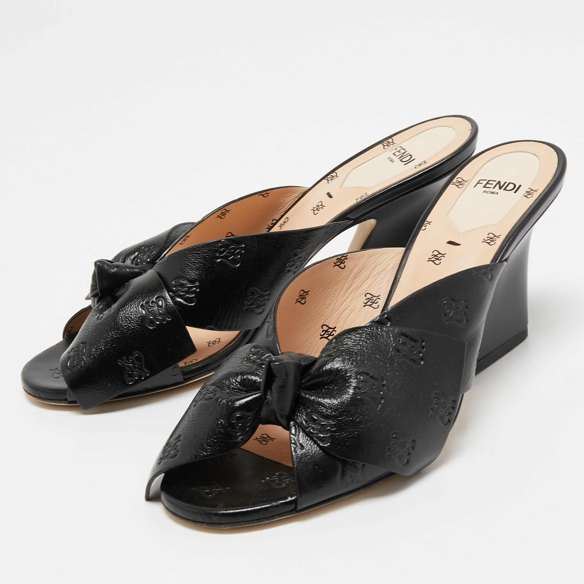 

Fendi Black Leather Bow FF Karligraphy Slide Sandals Size
