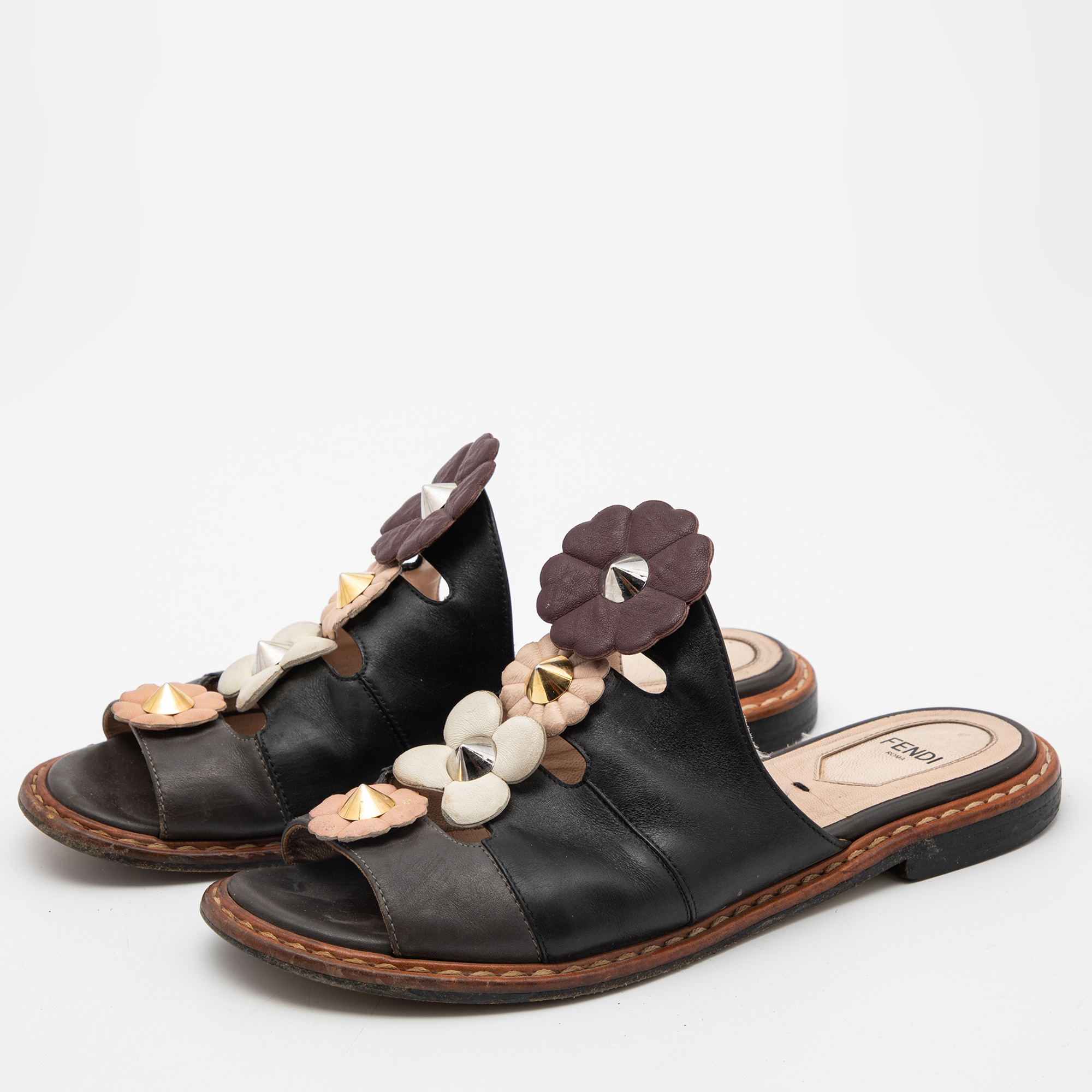 

Fendi Black Leather Flower Applique Flat Slides Size