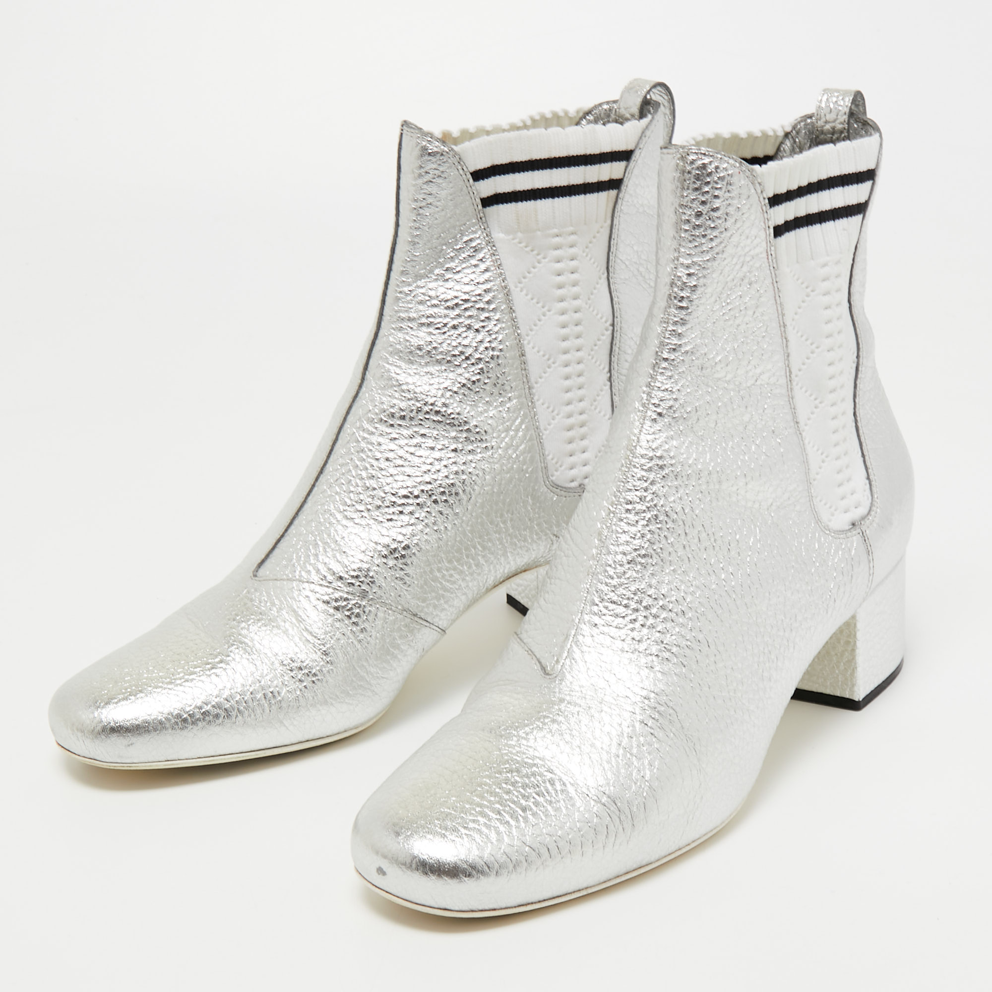 

Fendi Metallic Silver Leather Block Heel Ankle Boots Size