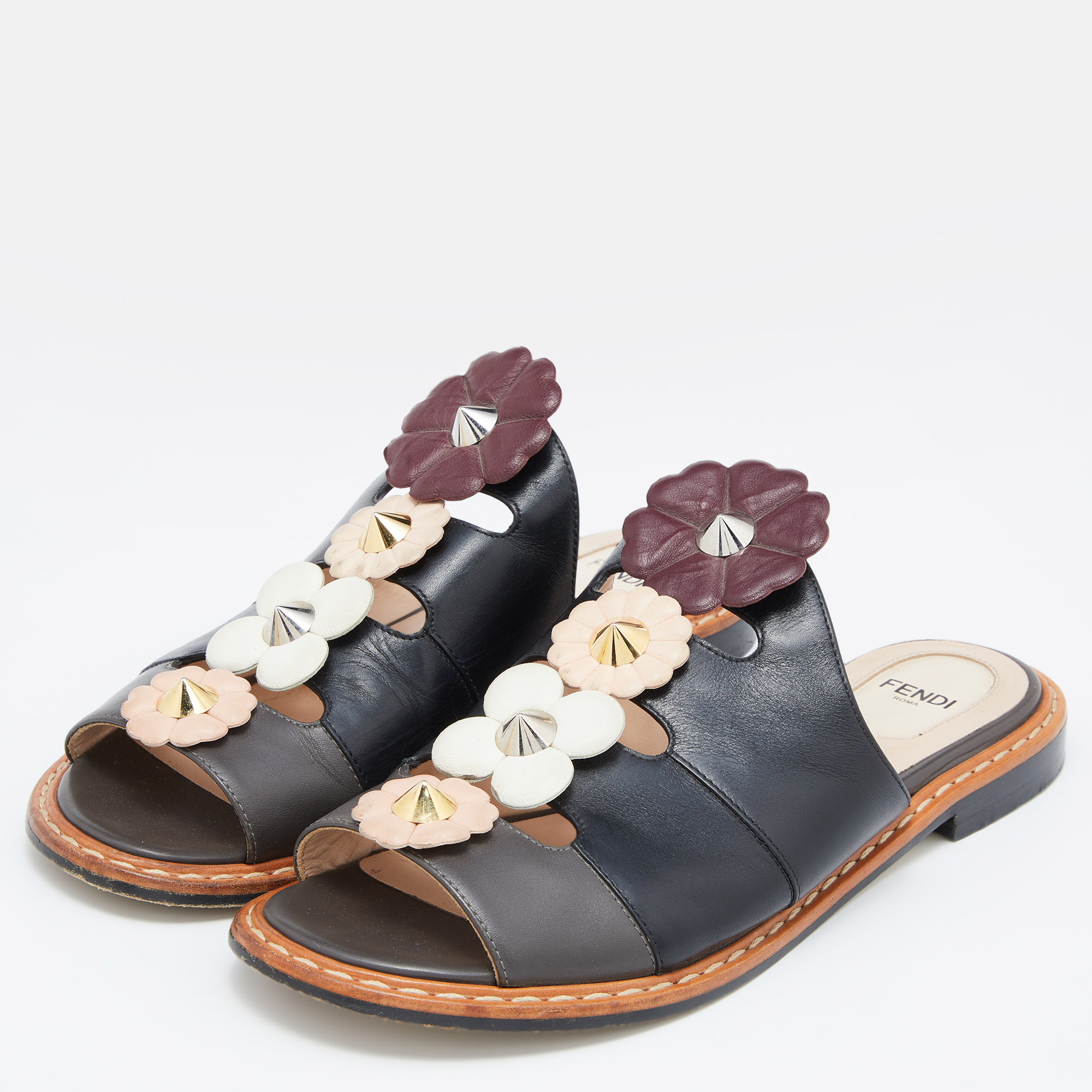 

Fendi Black Leather Floral Applique Flat Mules Size