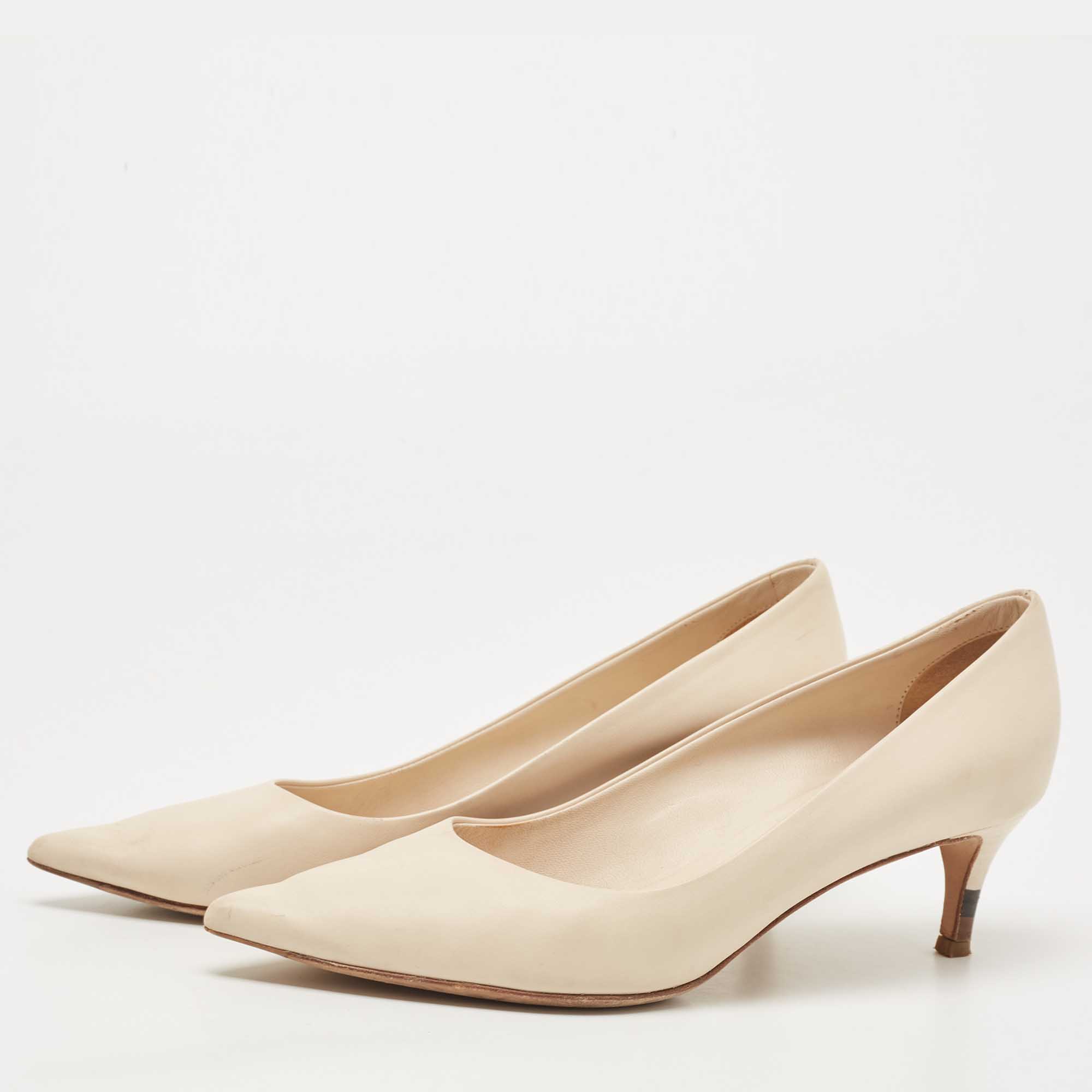

Fendi Beige Leather Pointed Toe Pumps Size