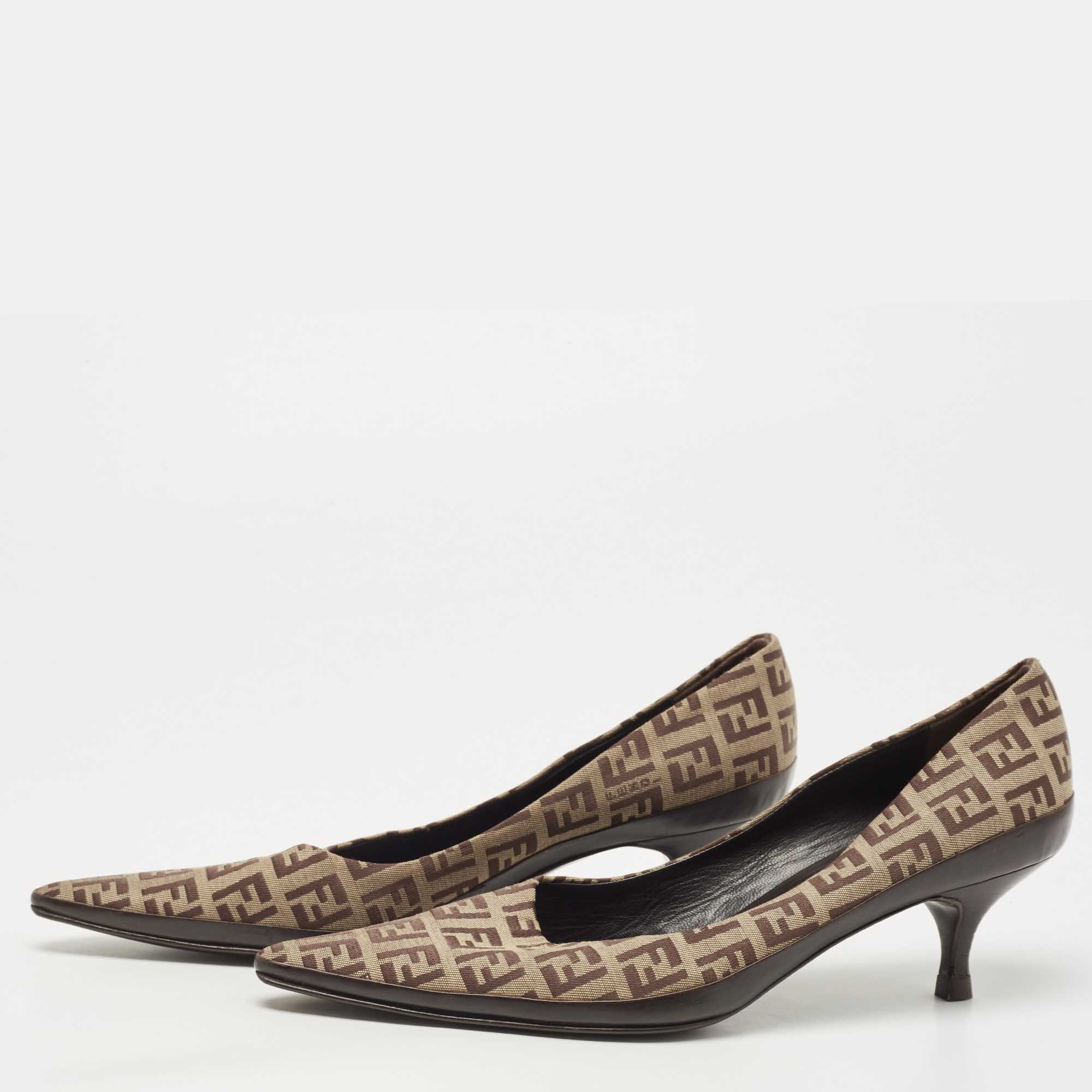 

Fendi Brown/Beige Zucca Canvas and Leather Pointed Toe Pumps Size