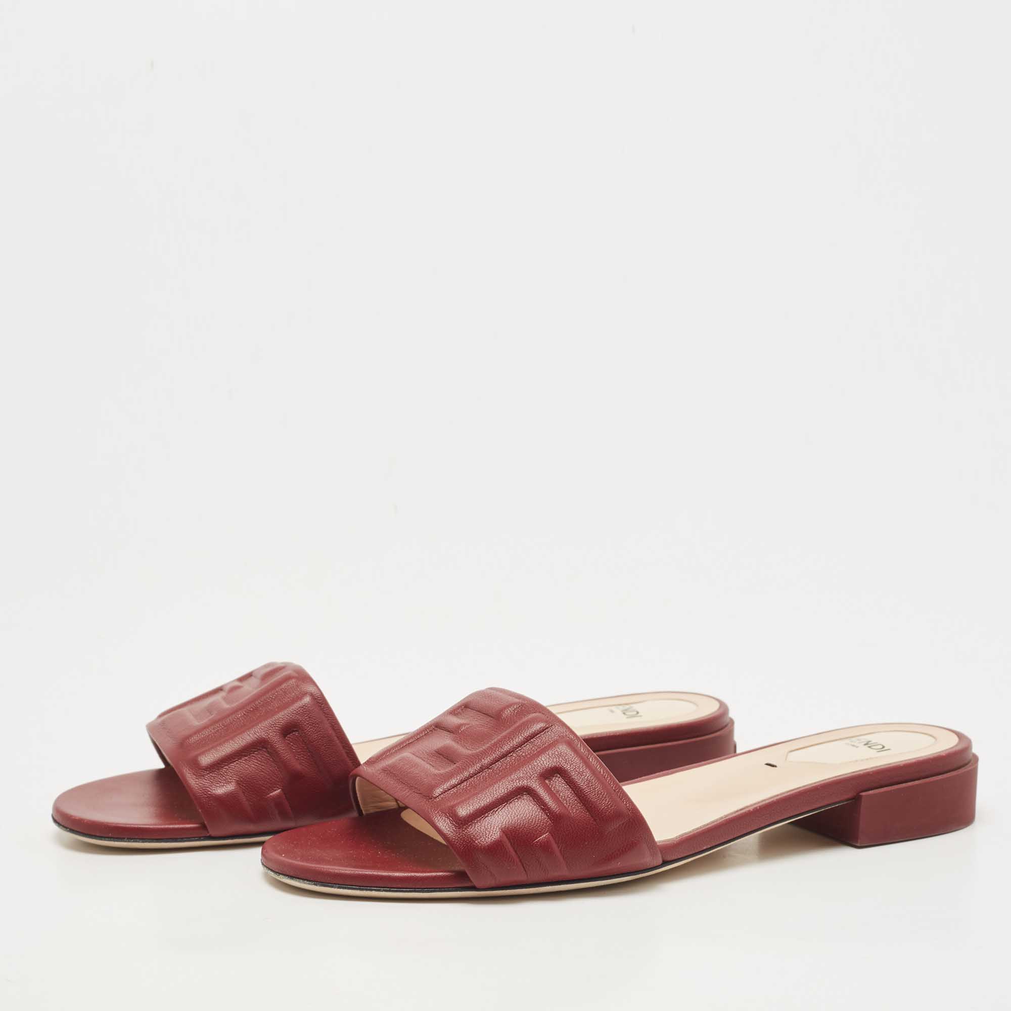 

Fendi Red Leather Logo Embossed Flat Slides Size, Burgundy