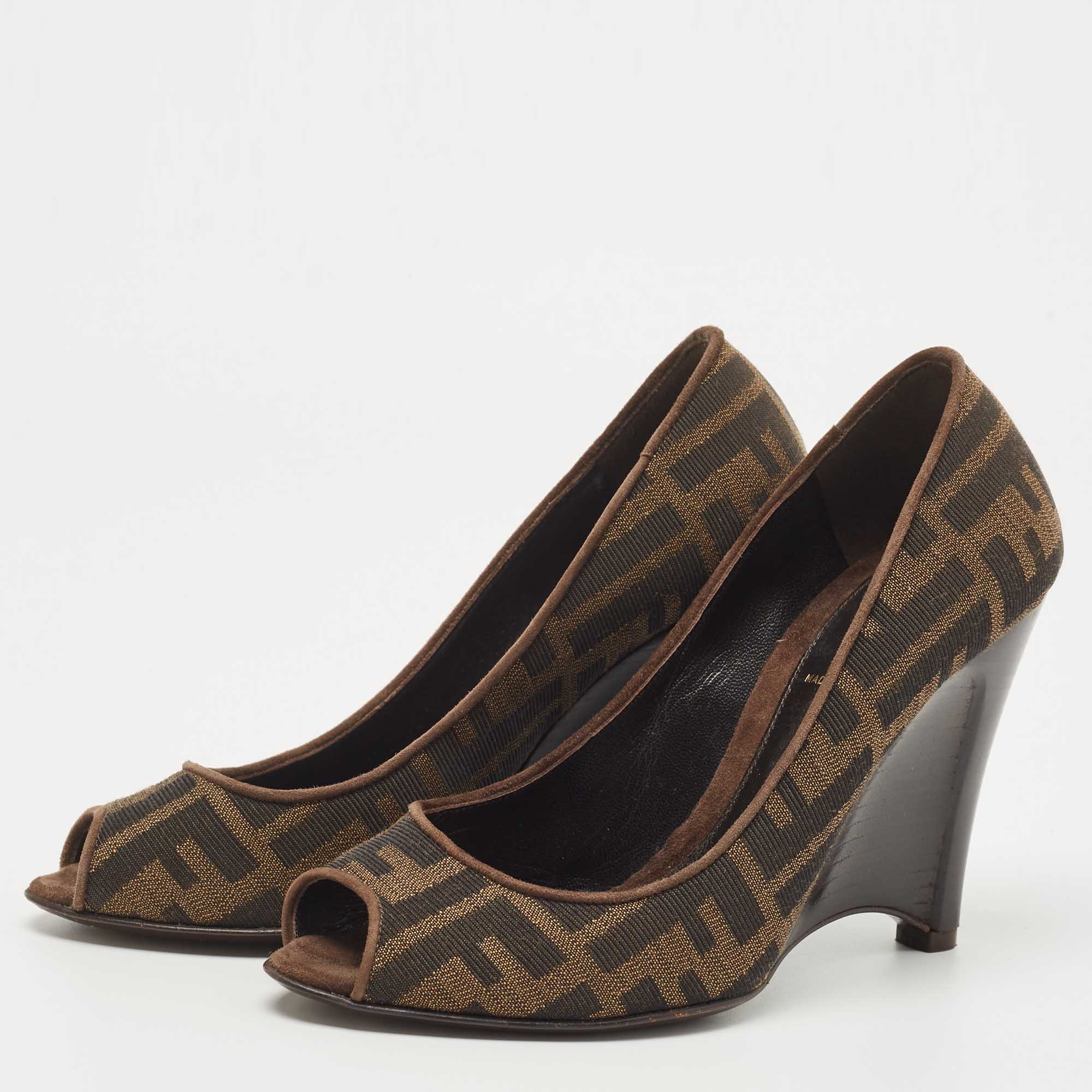 

Fendi Brown Zucca Canvas Peep Toe Wedge Pumps Size
