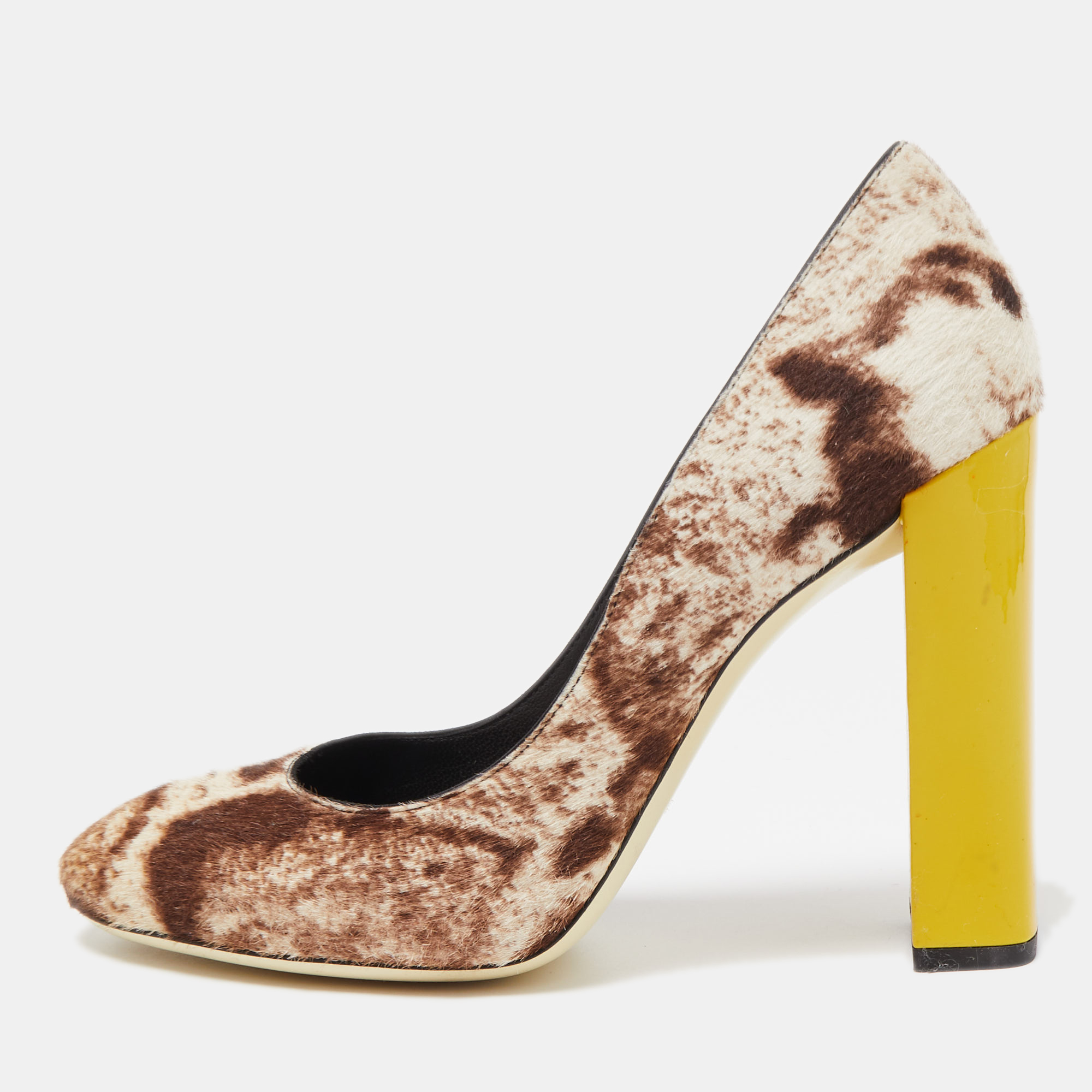 The fashion house's tradition of excellence coupled with modern design sensibilities works to make these pumps a fabulous choice. Theyll help you deliver a chic look with ease.