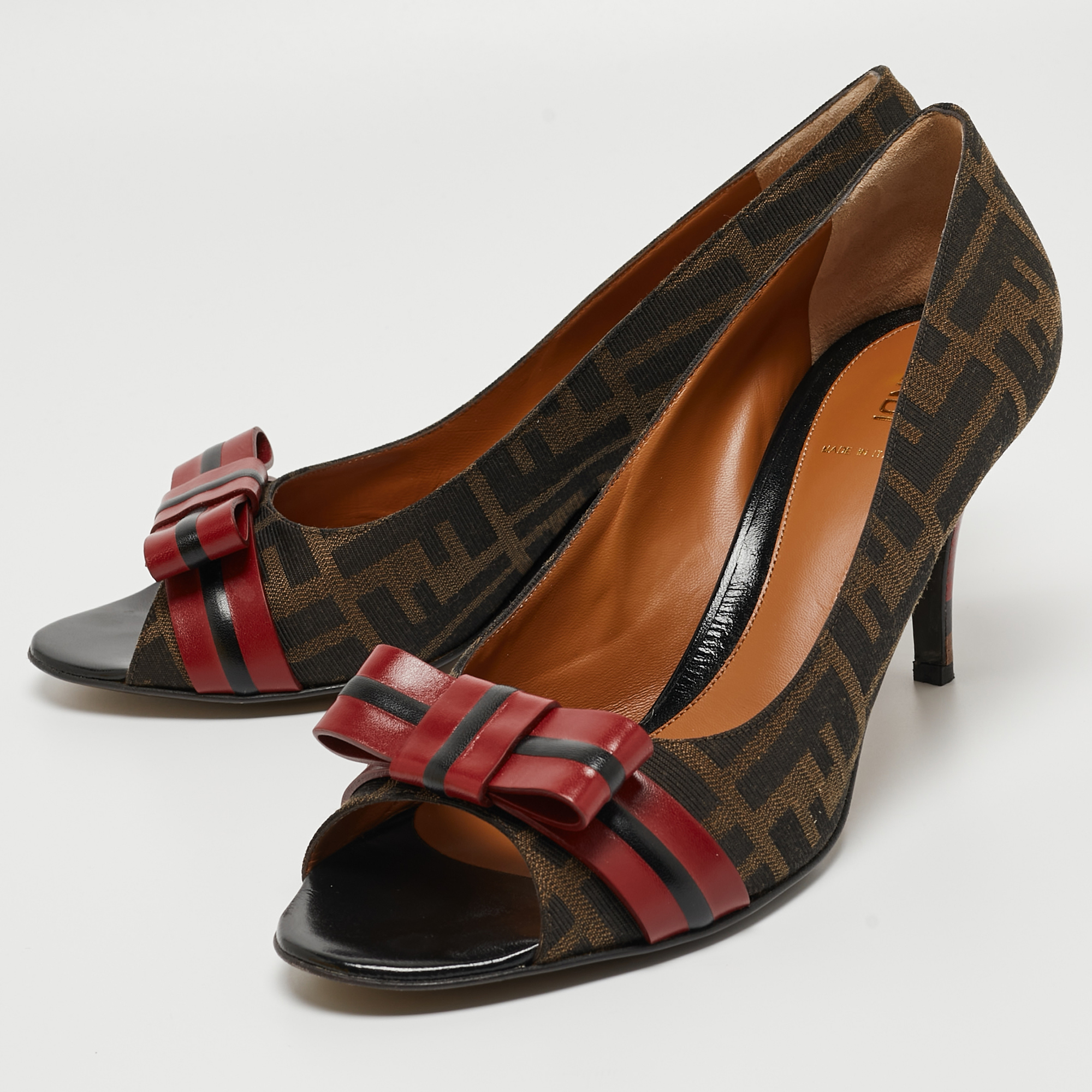 

Fendi Brown/Burgundy Tobacco Zucca Canvas and Leather Bow Pumps Size