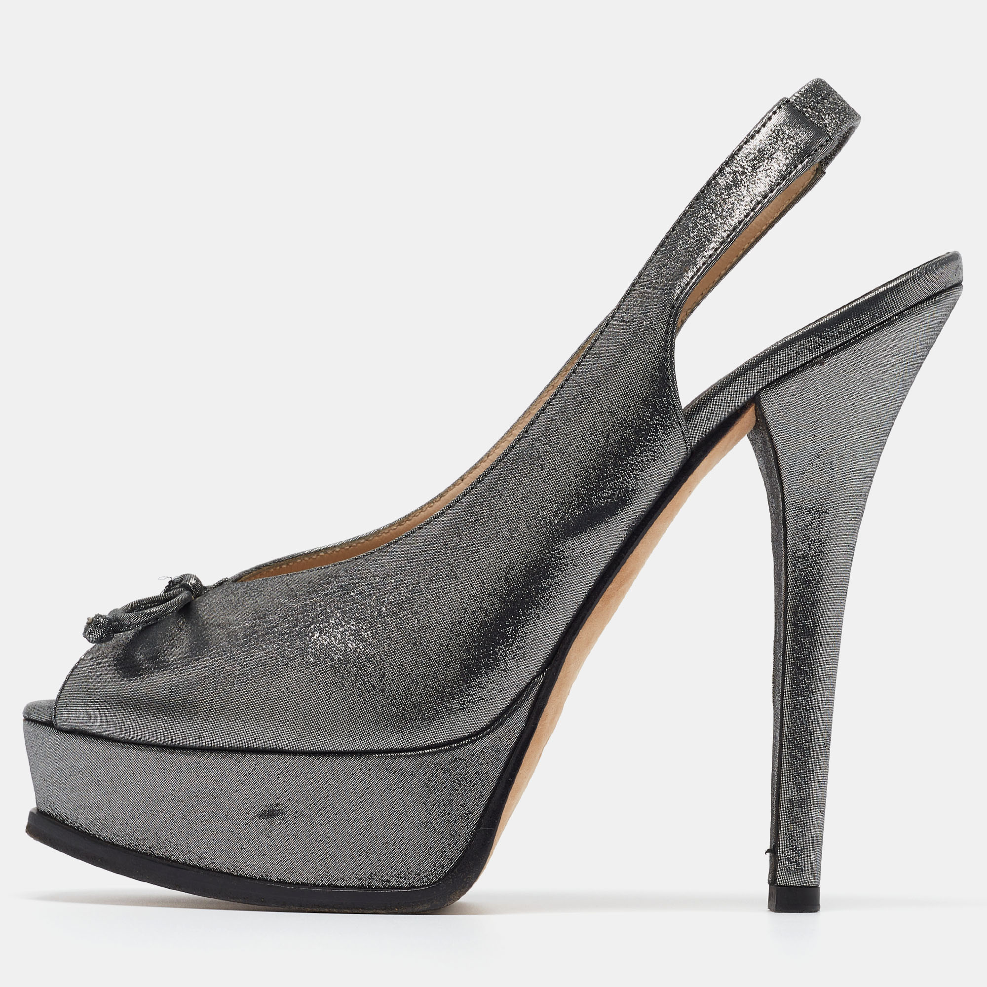 This pair of Fendi pumps will offer you a confident and chic look. Made from black leather its platforms is equipped with a brand signature on the front and these shoes flaunt 15cm heels along with platforms.