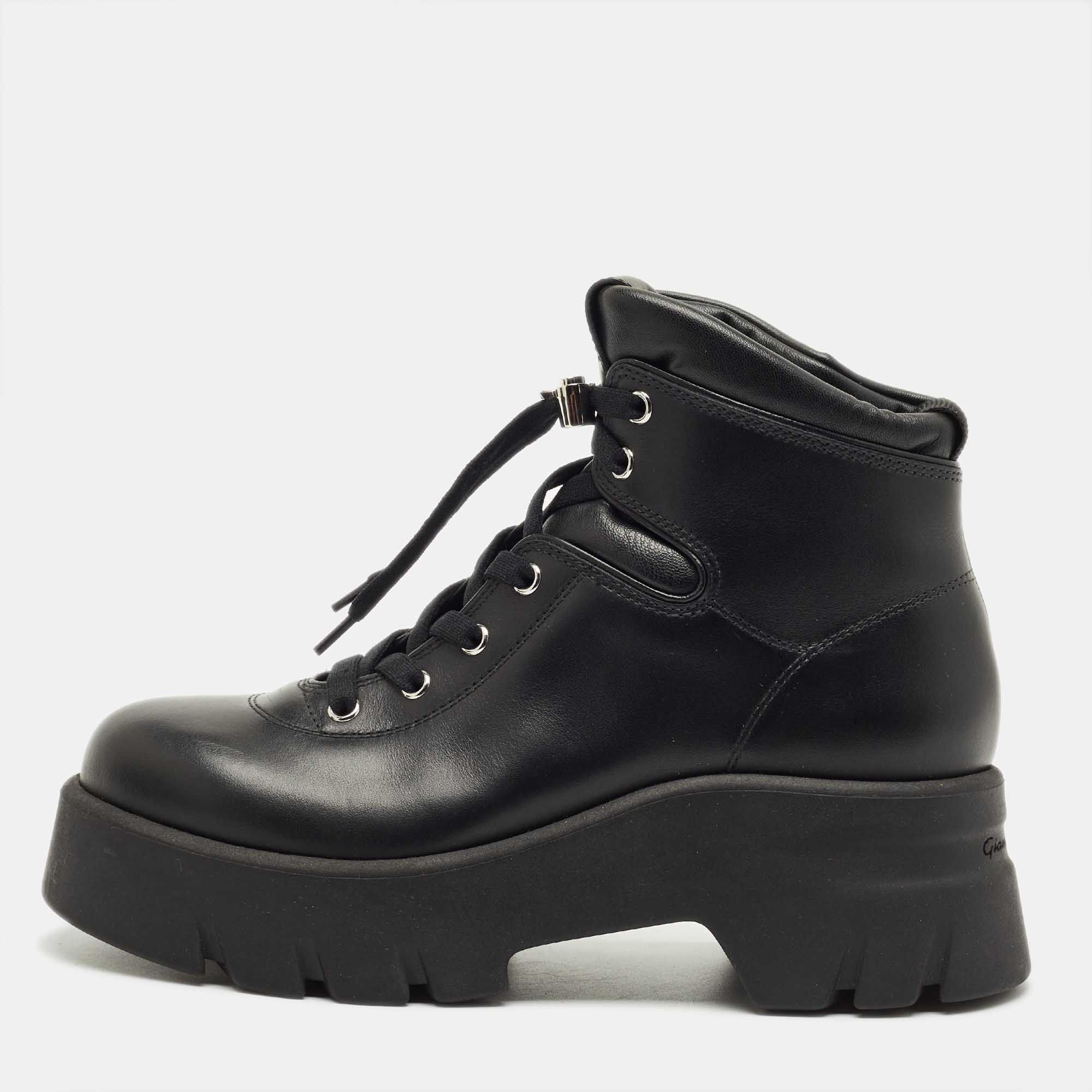 

Gianvito Rossi Black Leather Vancouver Combat Boots Size