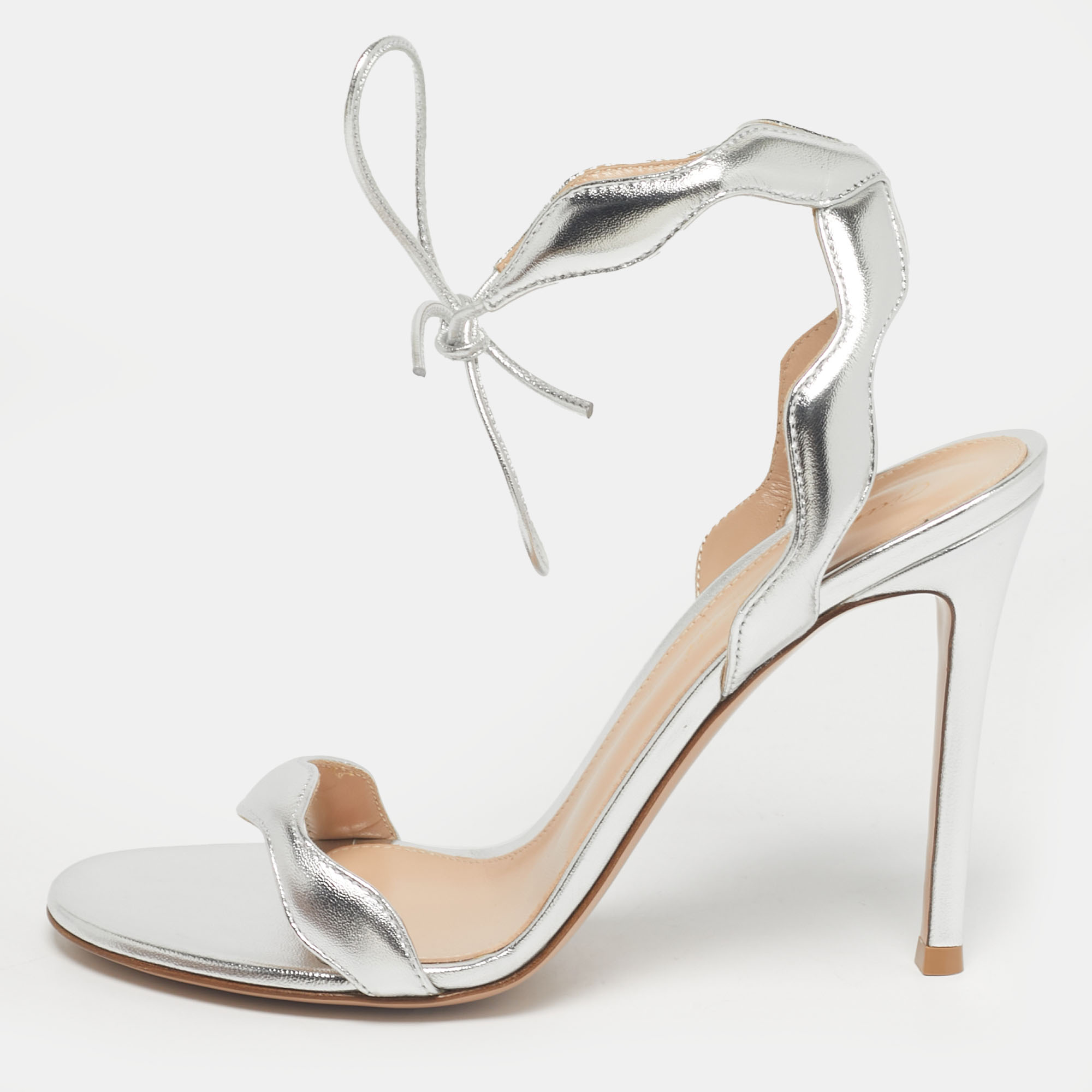 

Gianvito Rossi Silver Leather Wavy Ankle Tie Sandals Size