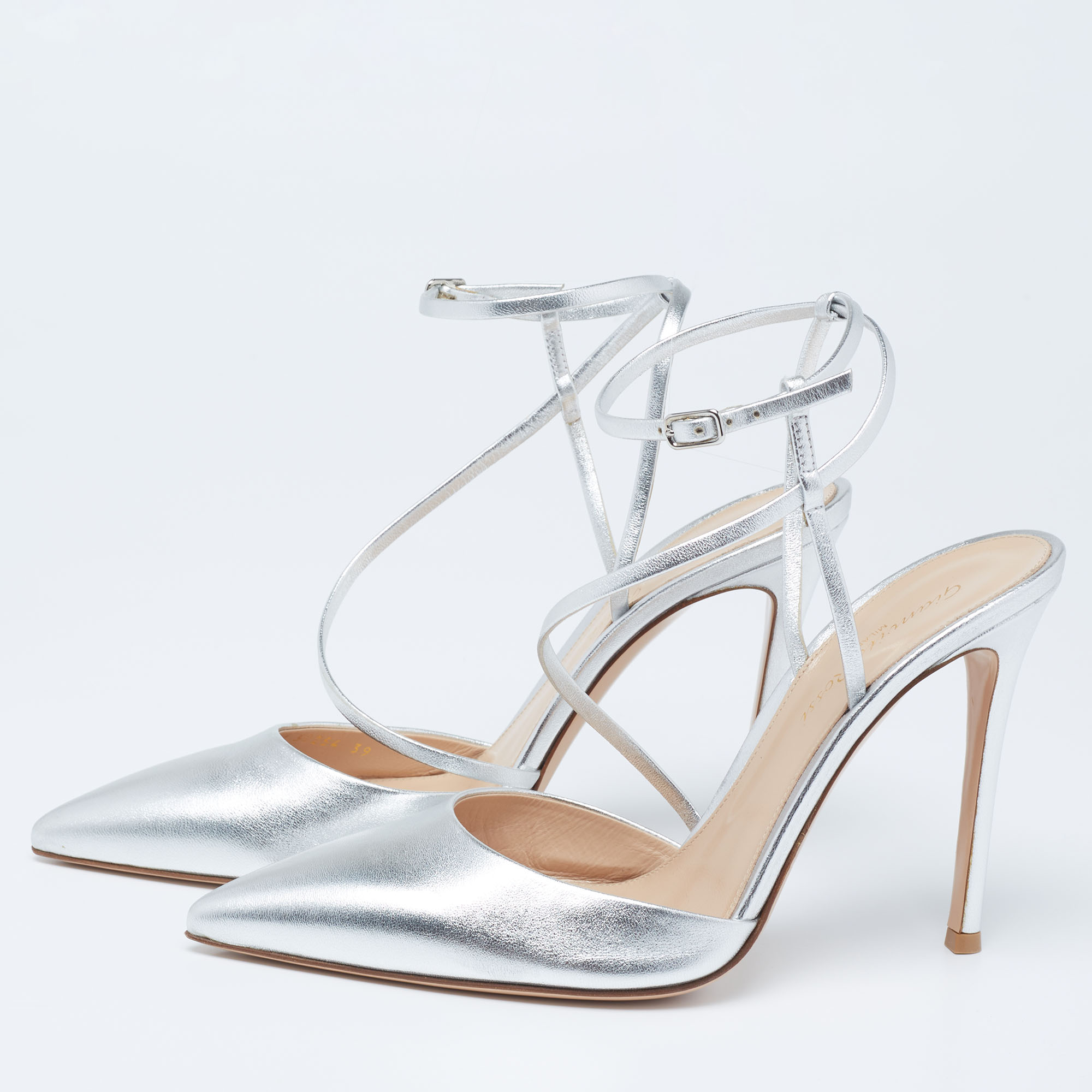 

Gianvito Rossi Silver Leather Carlyle Slingback Pumps Size