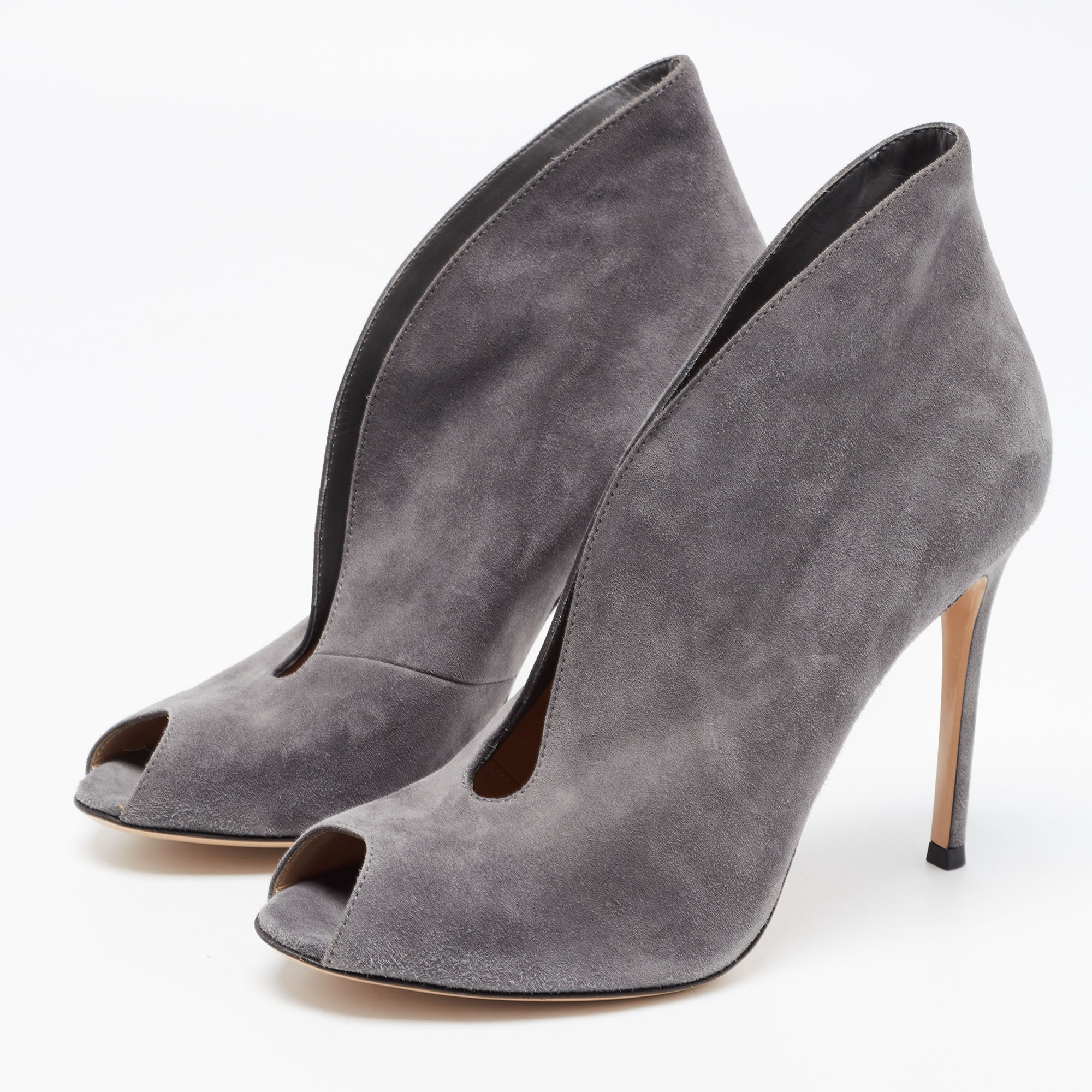 

Gianvito Rossi Grey Suede Vamp Boots Size