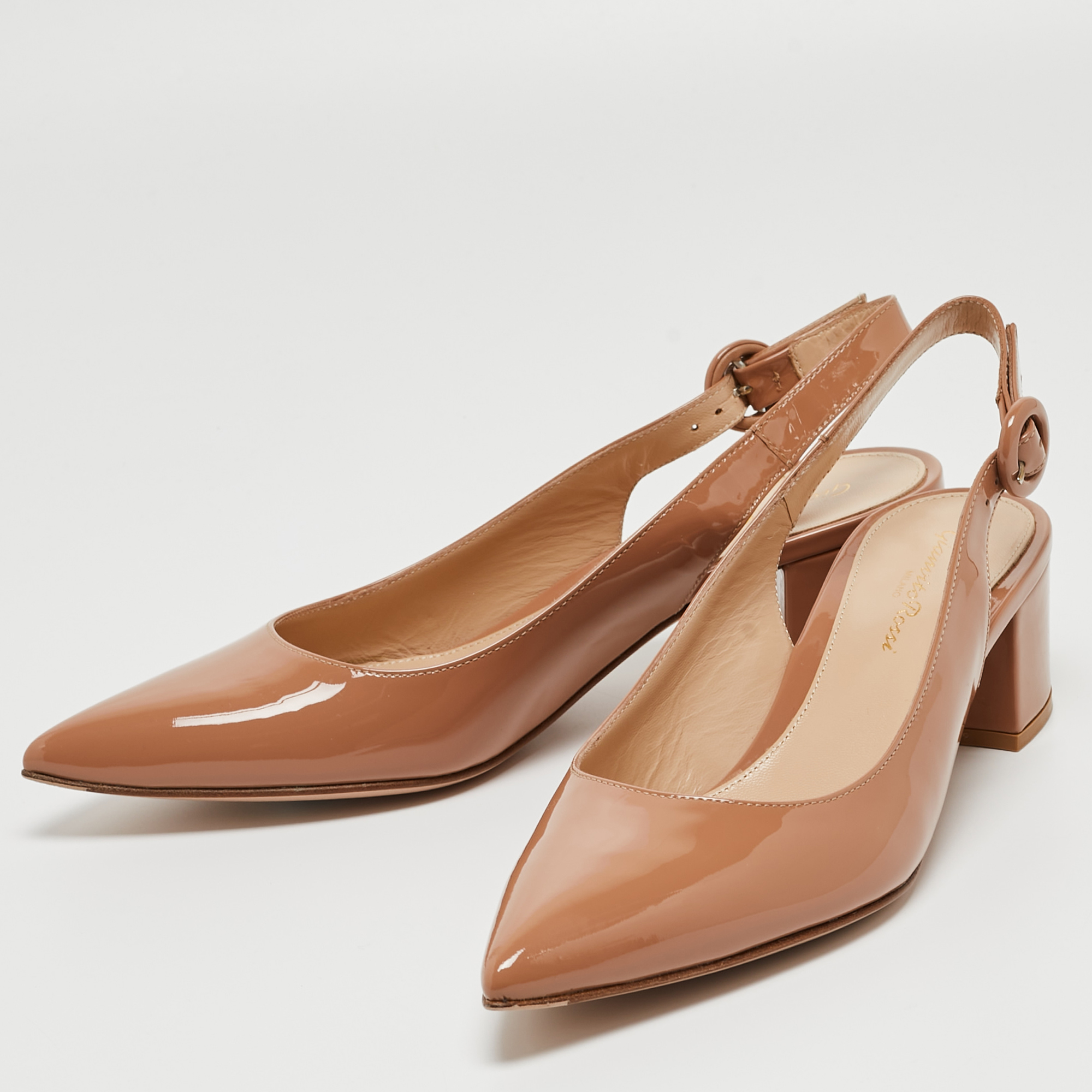 

Gianvito Rossi Beige Patent Leather Amee Pumps Size