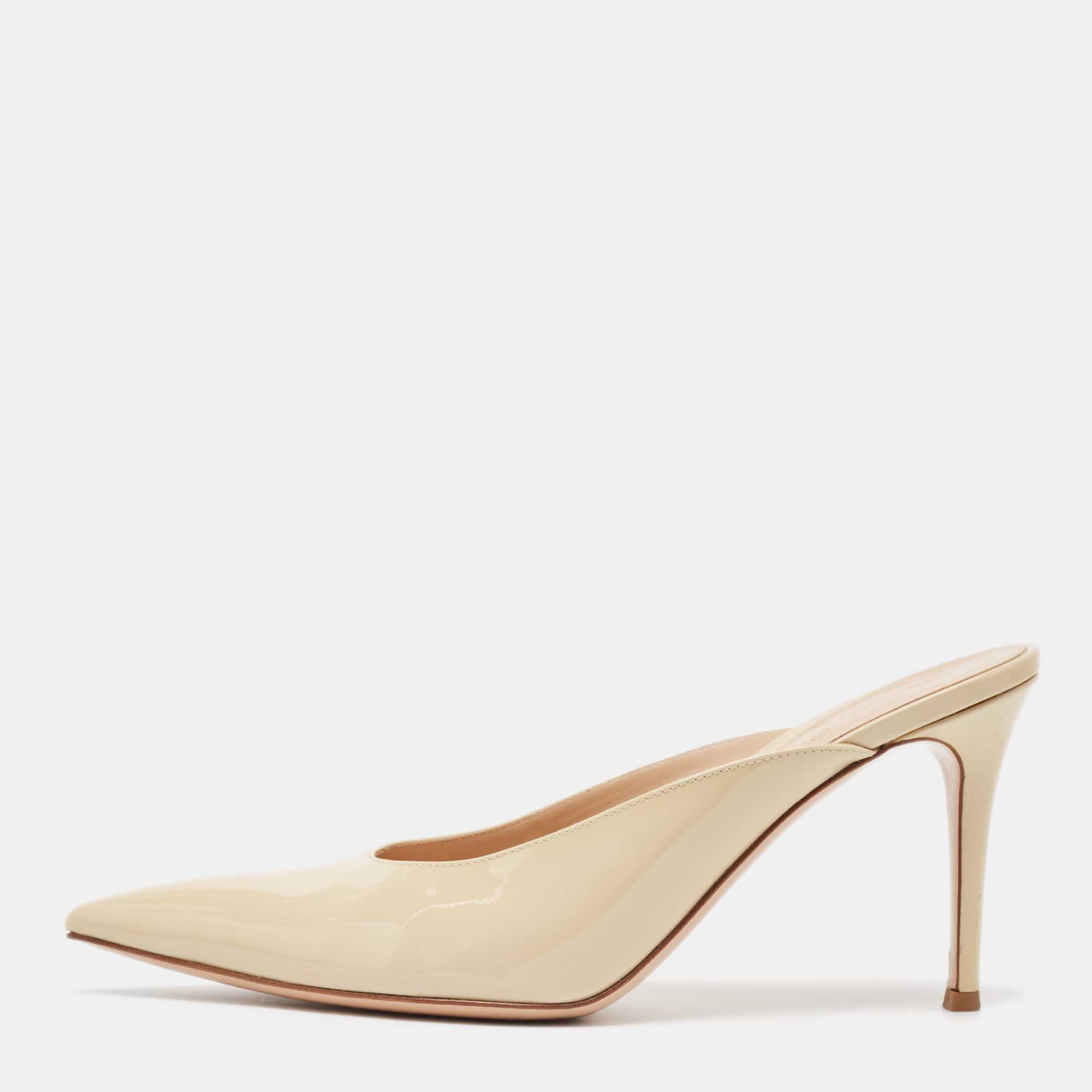 

Gianvito Rossi Cream Patent Leather Paige Mules Size