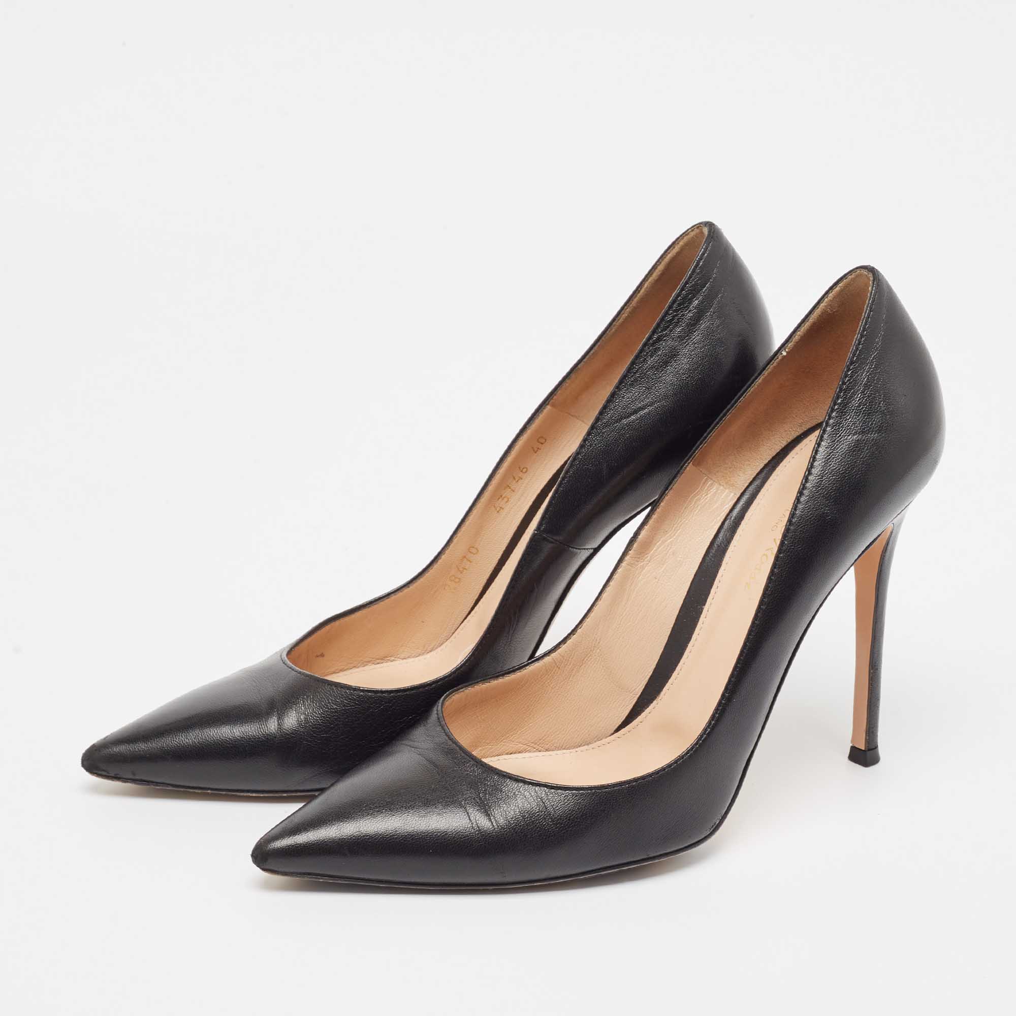 Gianvito Rossi Black Leather Pointed Toe Pumps Size 40 