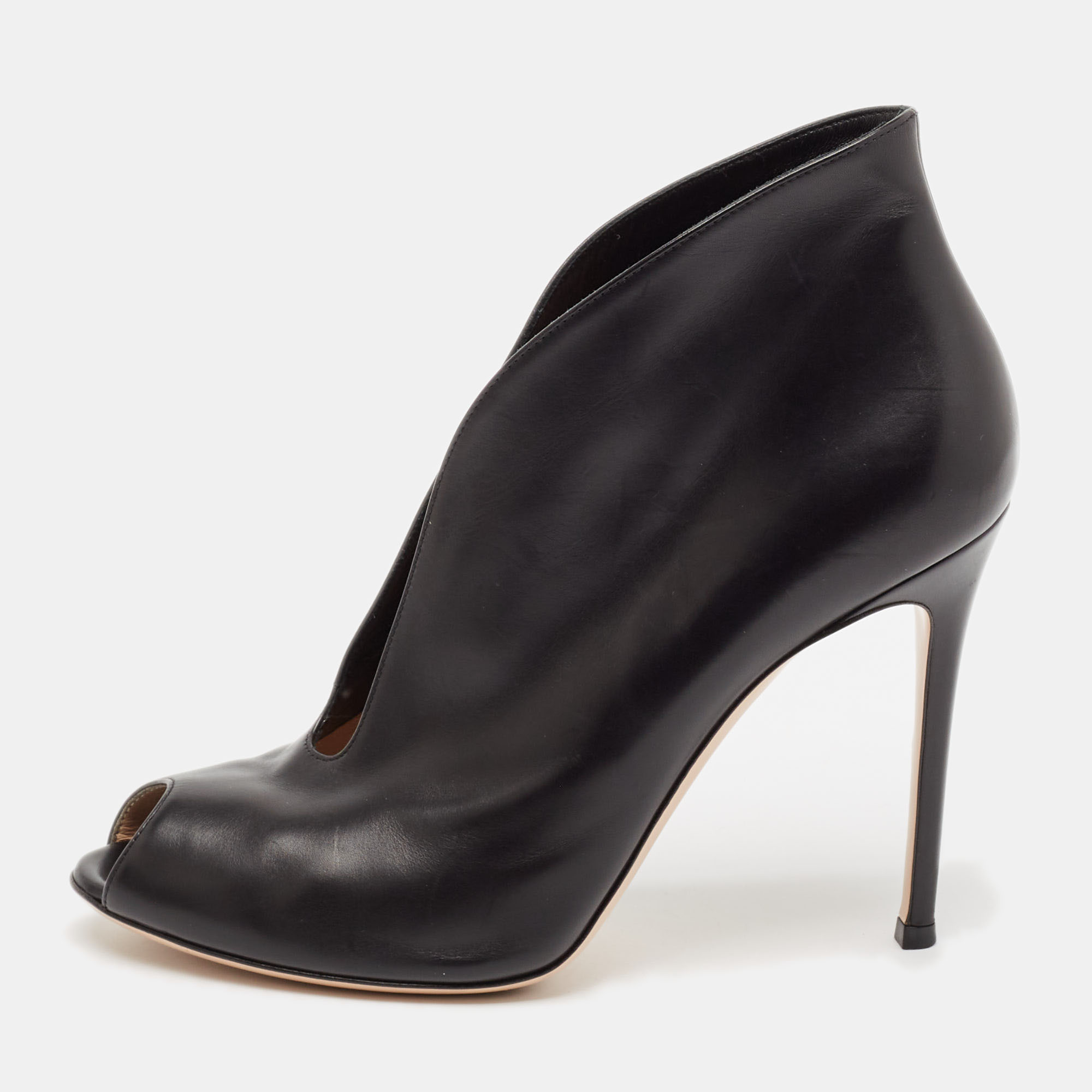 

Gianvito Rossi Black Leather Vamp Booties Size