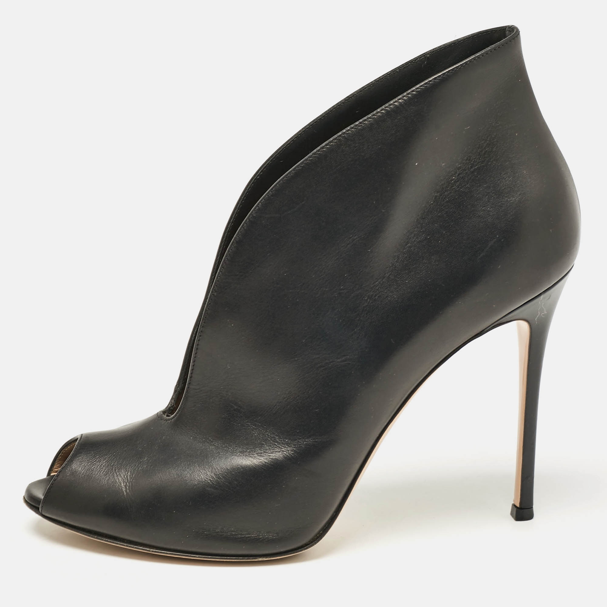 

Gianvito Rossi Black Leather Vamp Booties Size