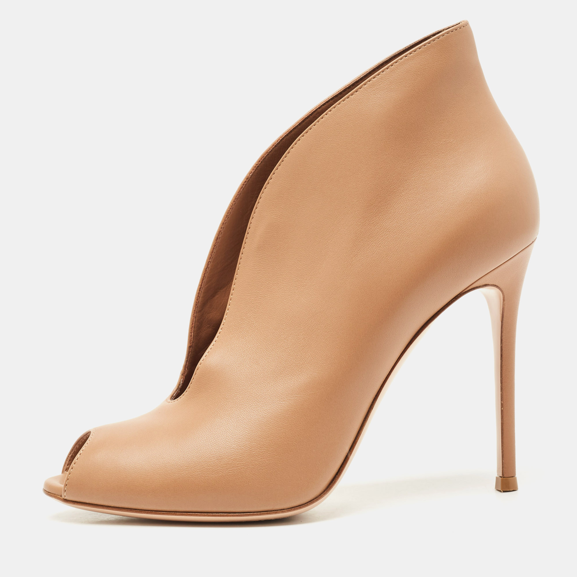 

Gianvito Rossi Beige Leather Vamp Boots Size