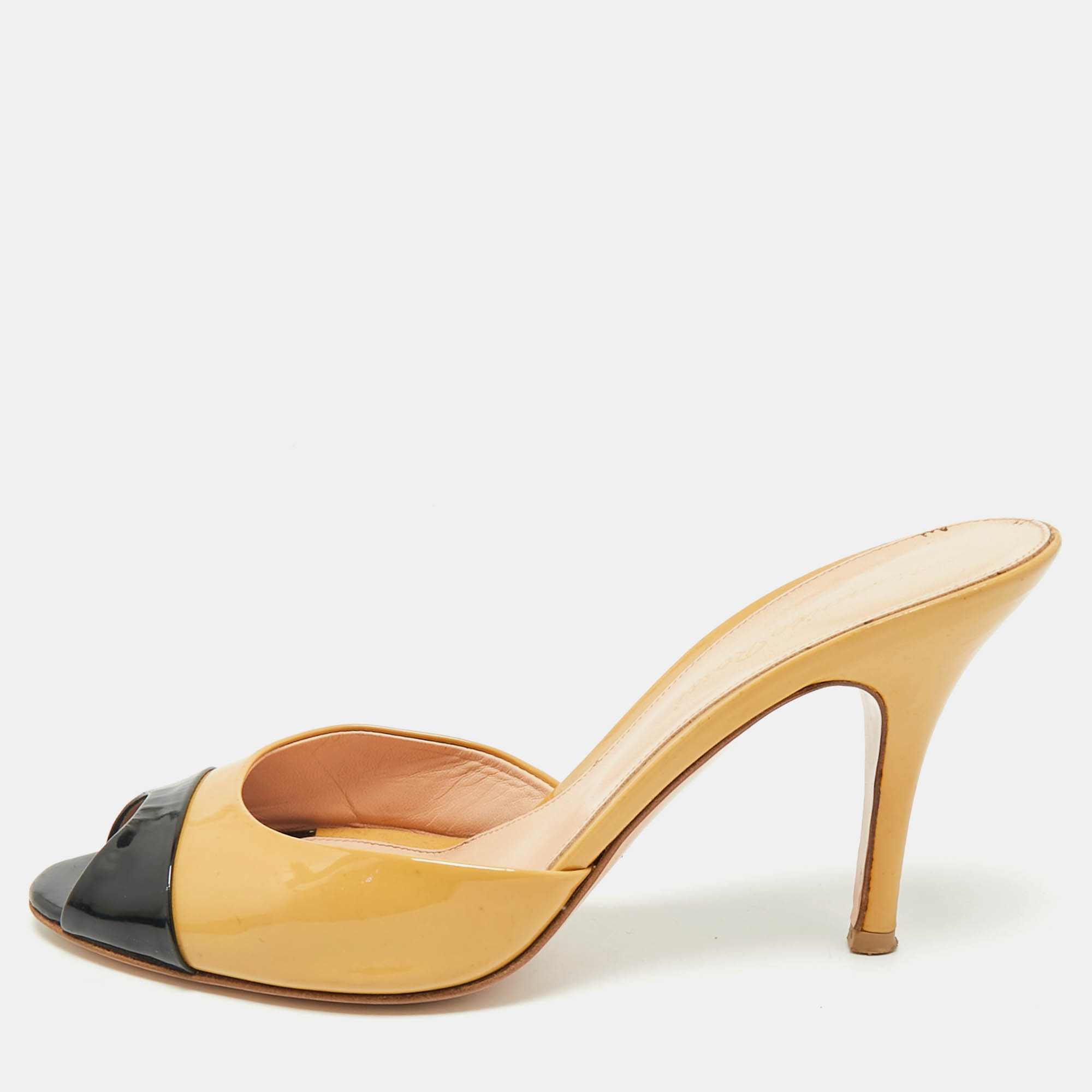 Pre-owned Gianvito Rossi Beige/black Patent Leather Peep Toe Slide Sandals Size 37.5