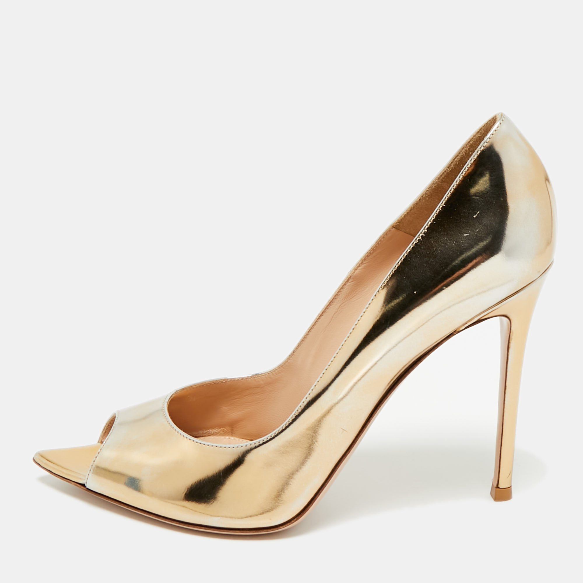 

Gianvito Rossi Gold Leather Musa Pumps Size