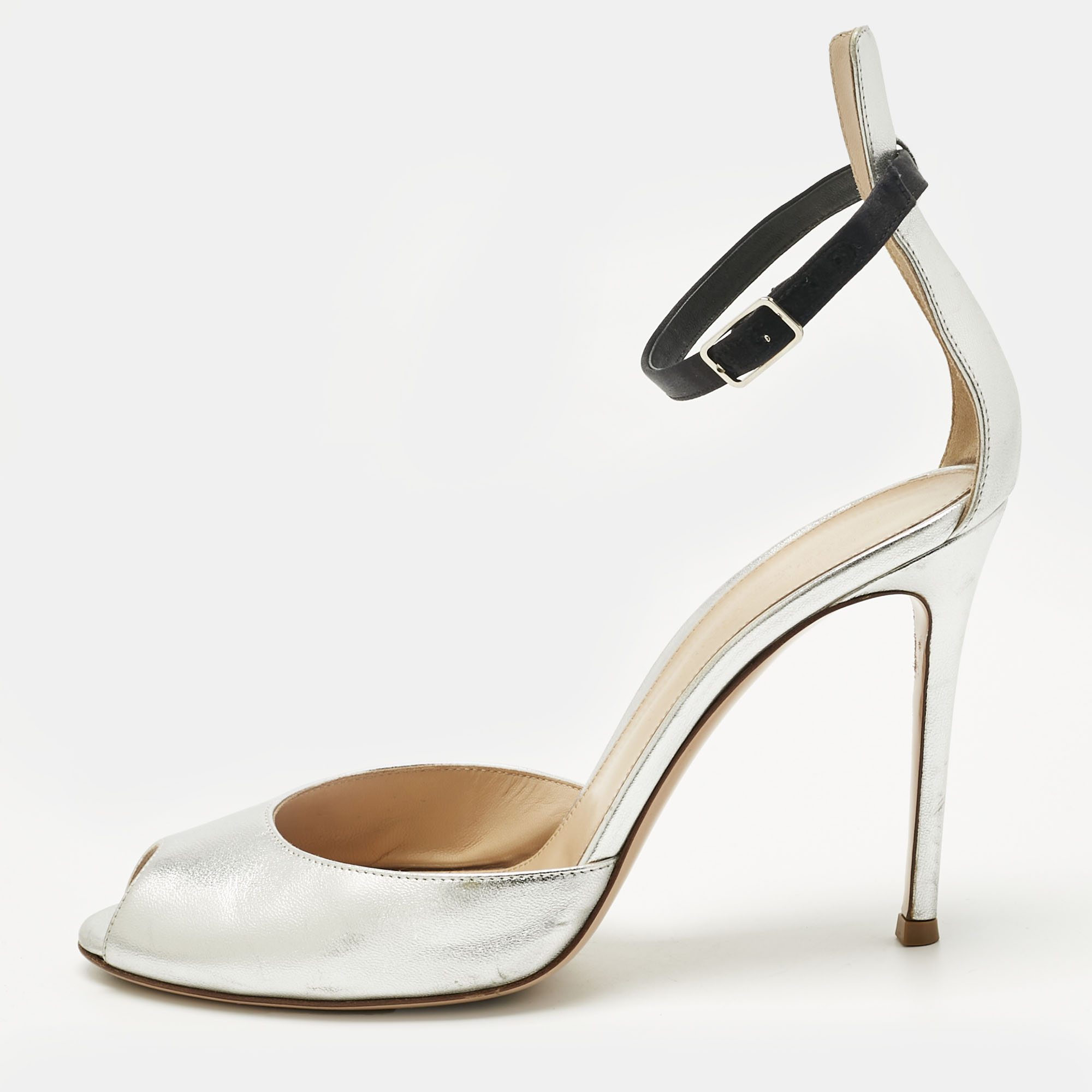 

Gianvito Rossi Silver Leather Ankle Strap Sandals Size