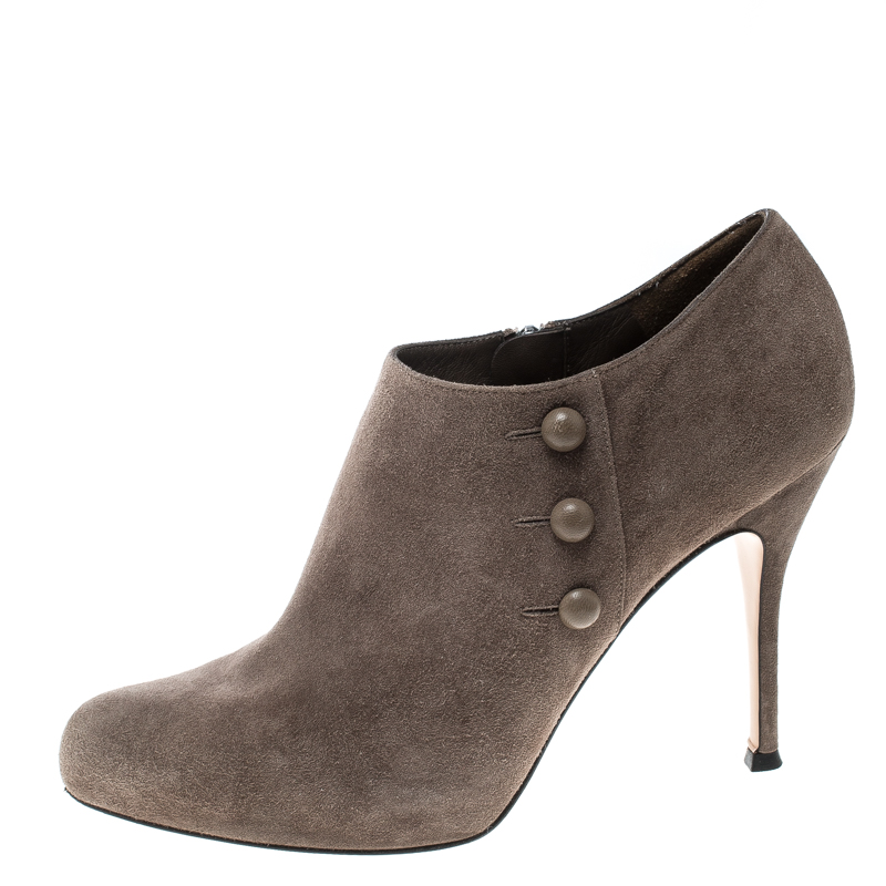 

Gianvito Rossi Beige Suede Button Detail Booties Size