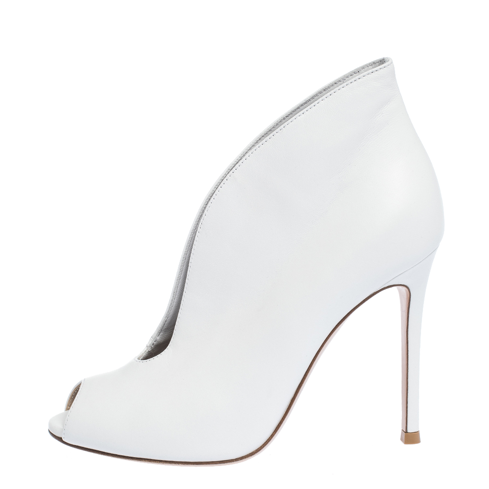 

Gianvito Rossi White Leather V Neck Peep Toe Booties Size