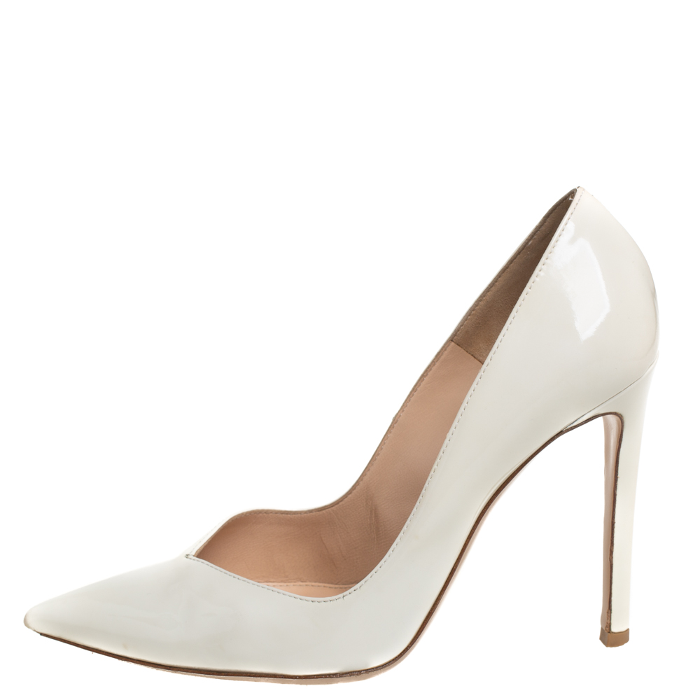 

Gianvito Rossi Cream Patent Leather Pointed Toe Pumps Size