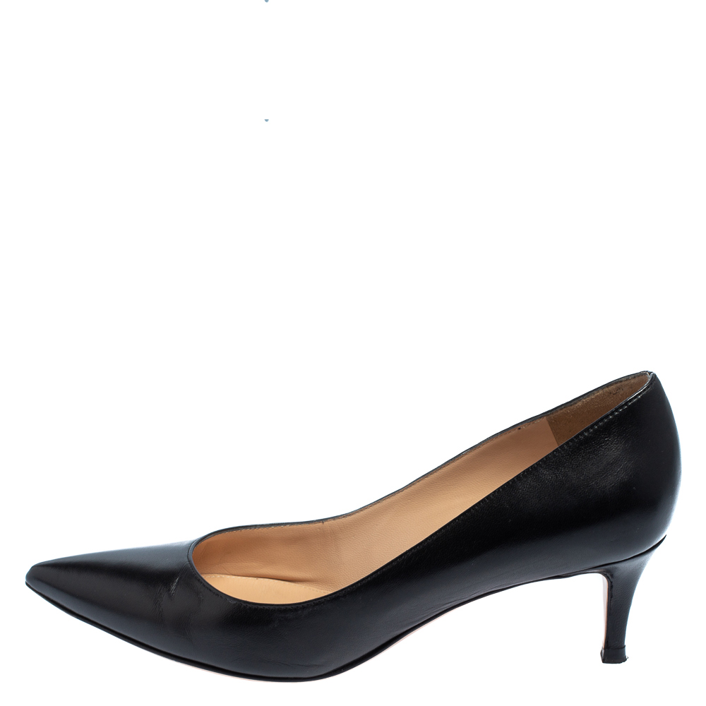 

Gianvito Rossi Black Leather Pointed Toe Pumps Size