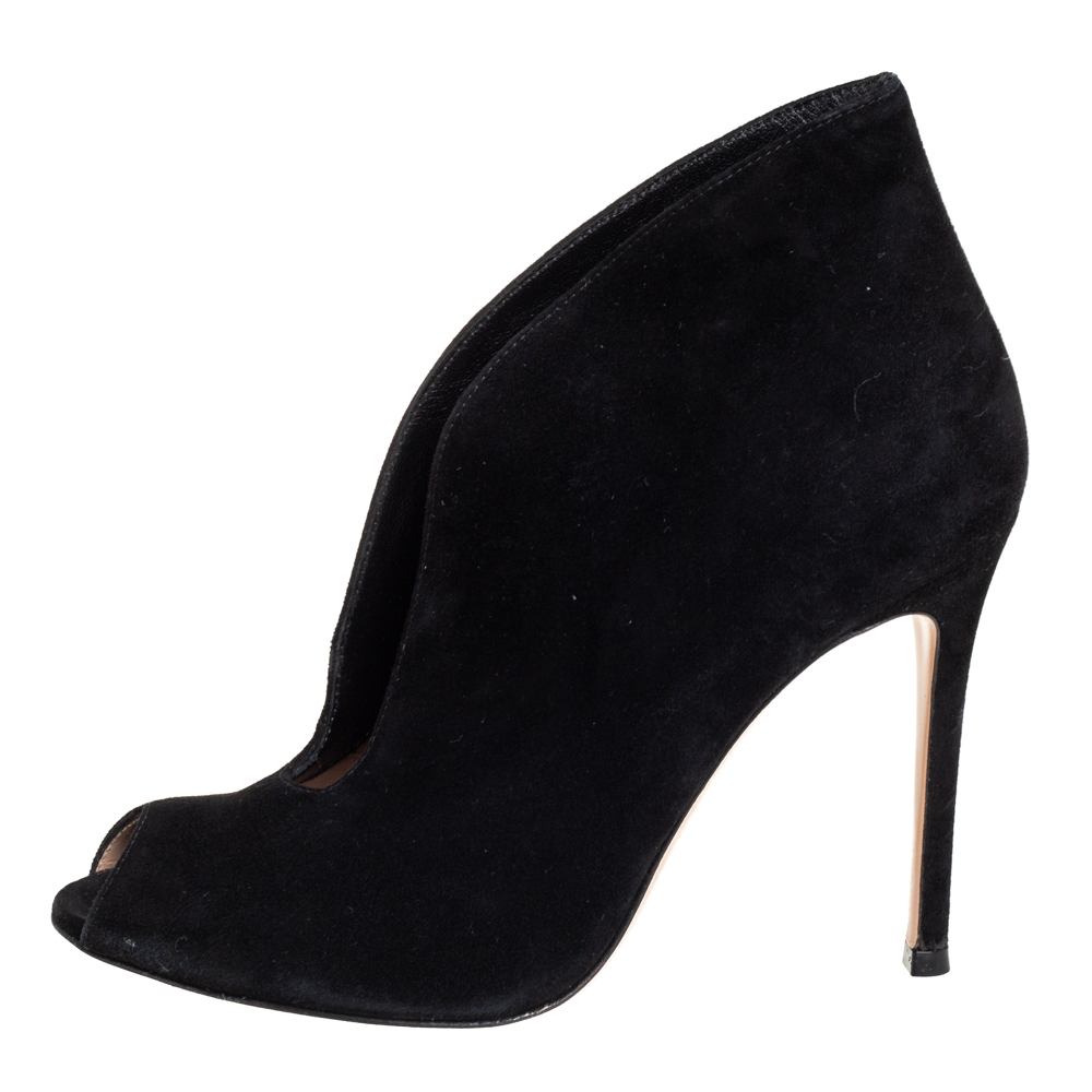 

Gianvito Rossi Black Suede V Neck Peep Toe Booties Size