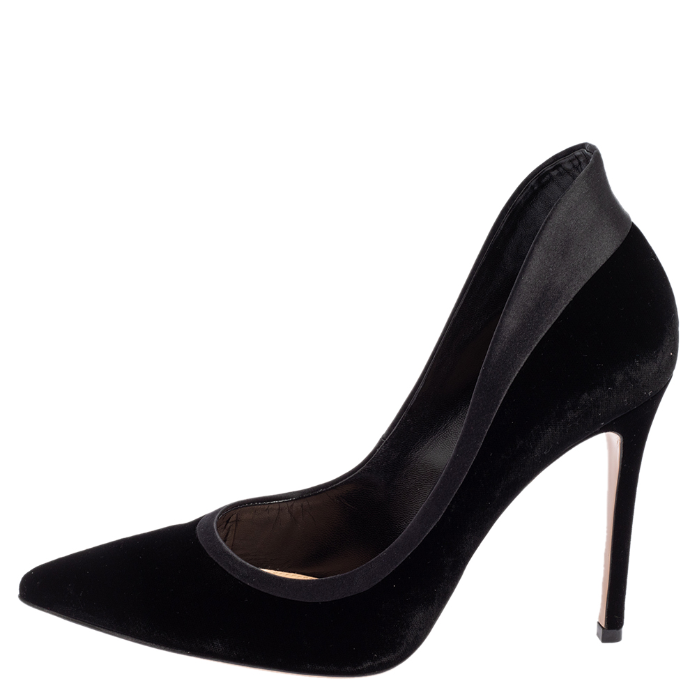 

Gianvito Rossi Black Tuxedo Velvet Pumps Size