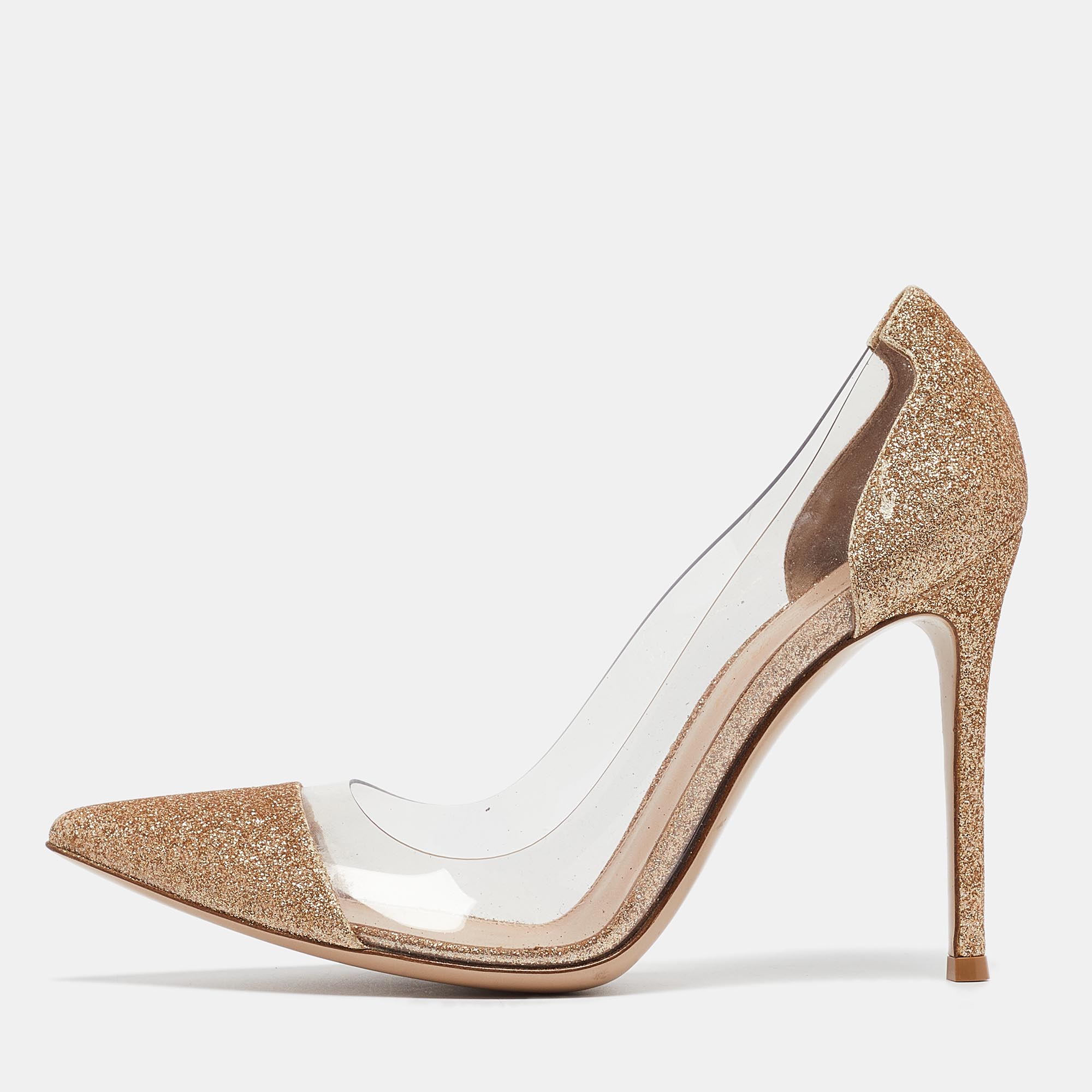 These Plexi pumps from the Italian shoe label Gianvito Rossi are here to make you fall in love with them. Perfectly crafted from glitter and PVC these pumps feature an elegant silhouette. They flaunt pointed toes 10.5 cm stiletto heels and leather lined insoles.