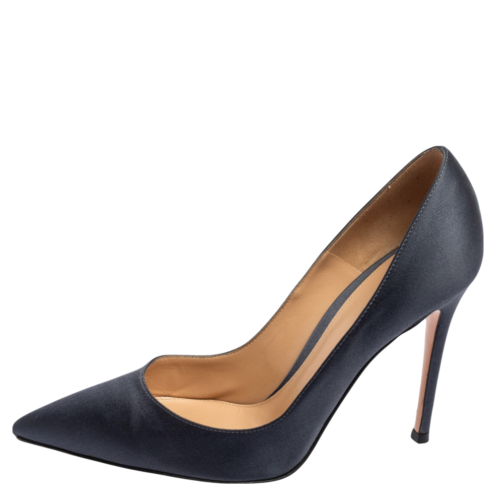 

Gianvito Rossi Grey Satin Pointed-Toe Pumps Size