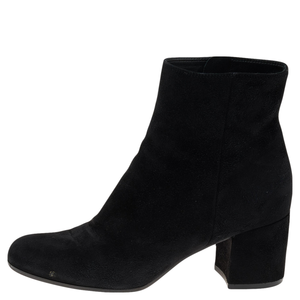 

Gianvito Rossi Black Suede Ankle Boots Size