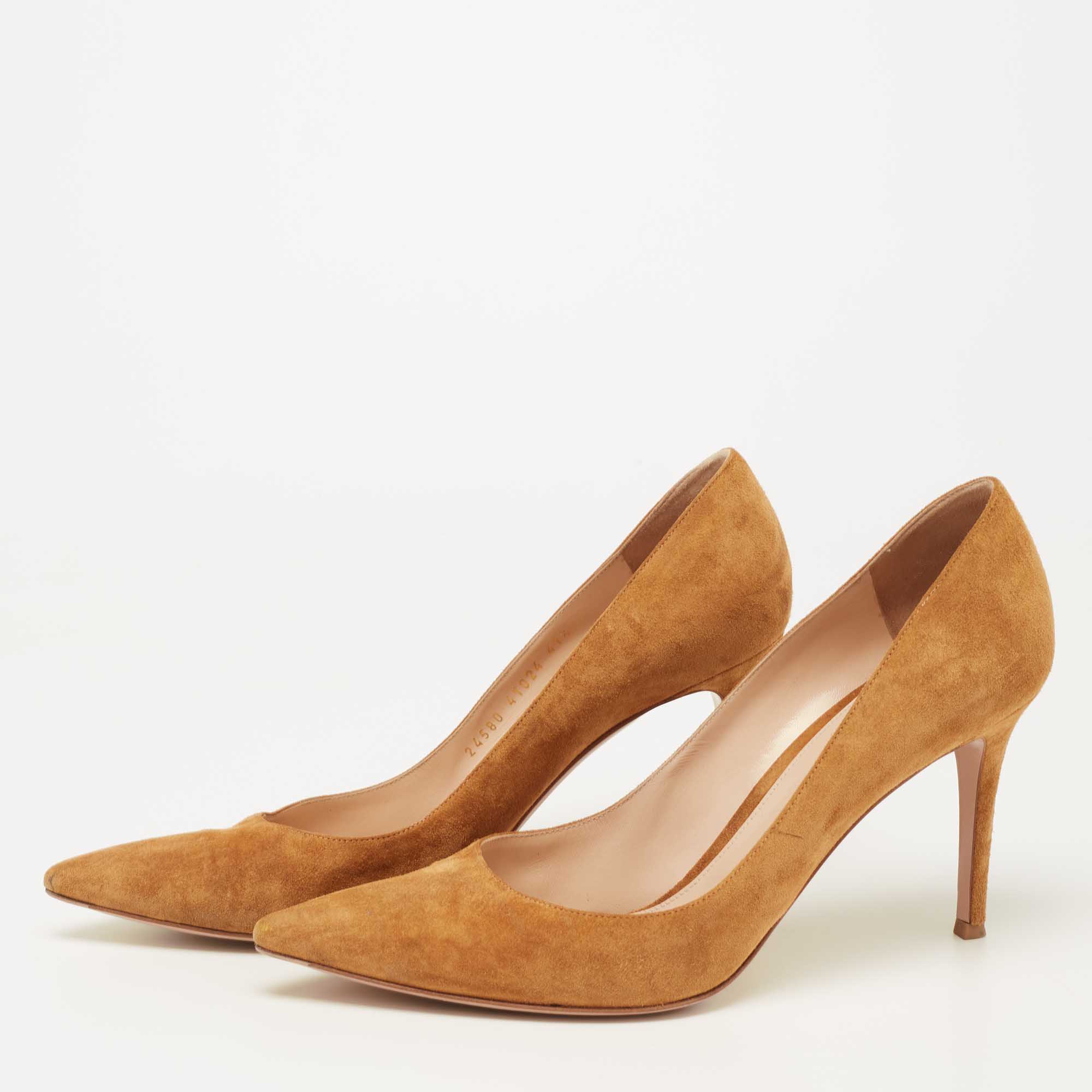 

Gianvito Rossi Tan Suede Pointed-Toe Pumps Size