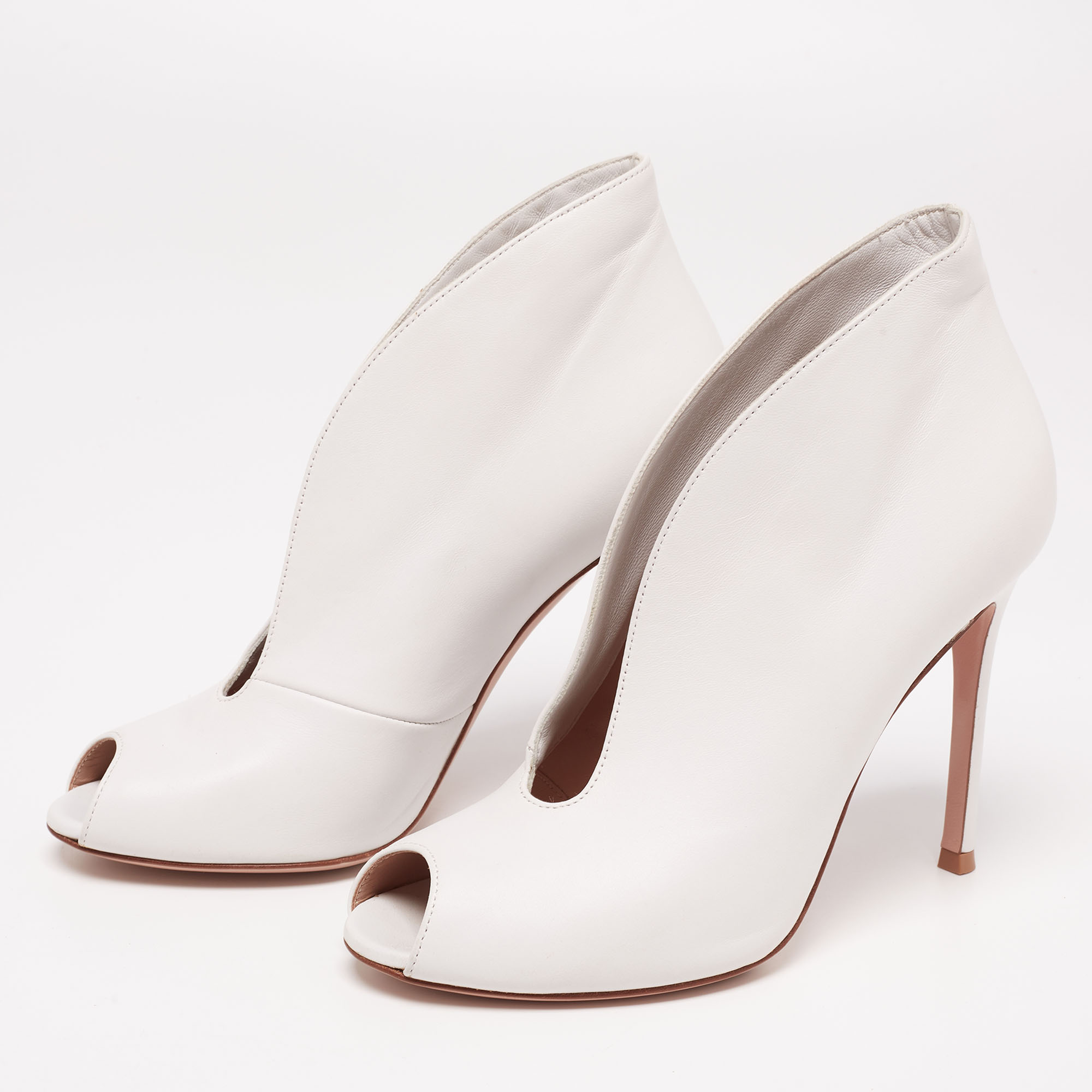 

Gianvito Rossi White Leather V-Neck Peep Toe Ankle Boots Size
