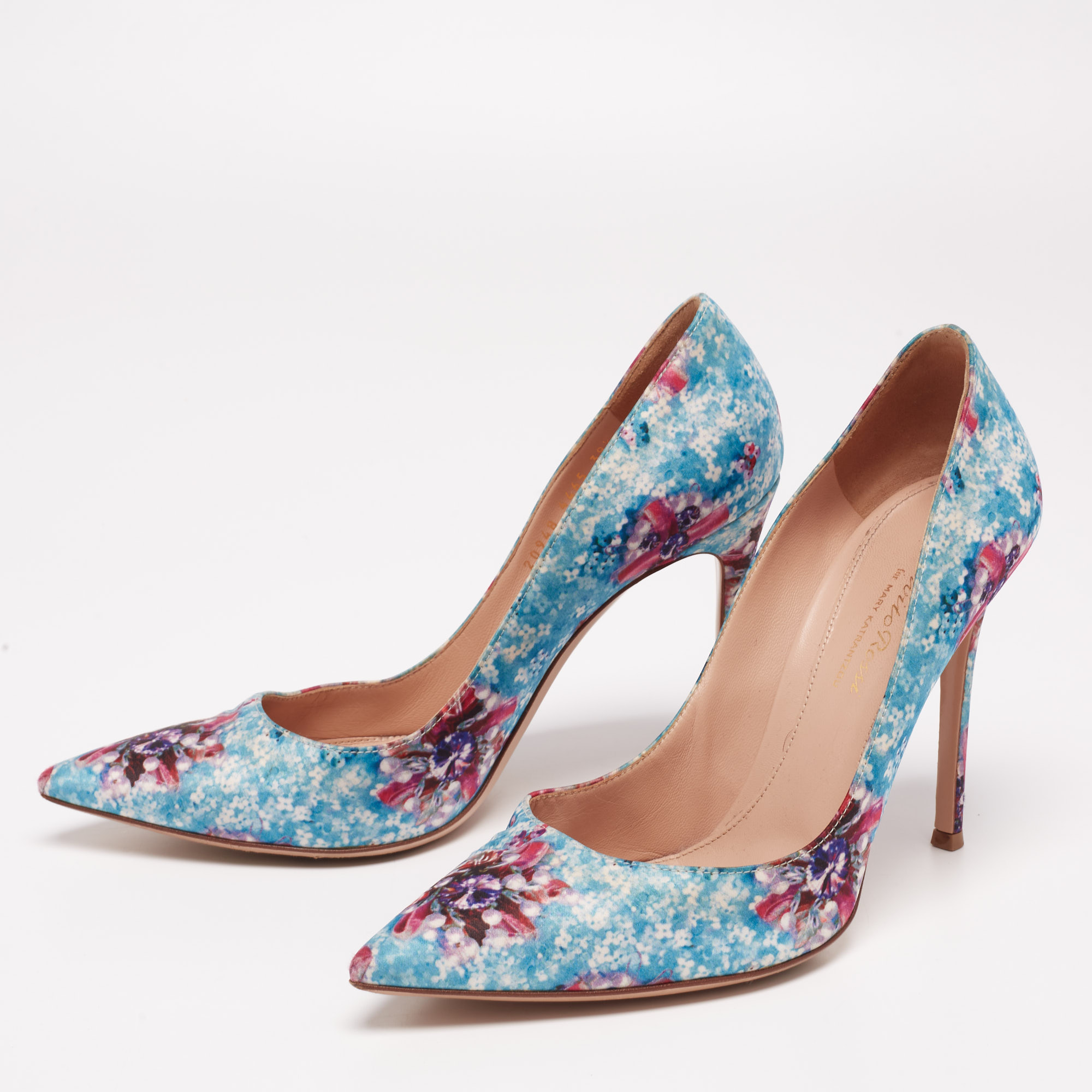 

Gianvito Rossi Multicolor Floral Print Fabric Lisa Ponker Pumps Size